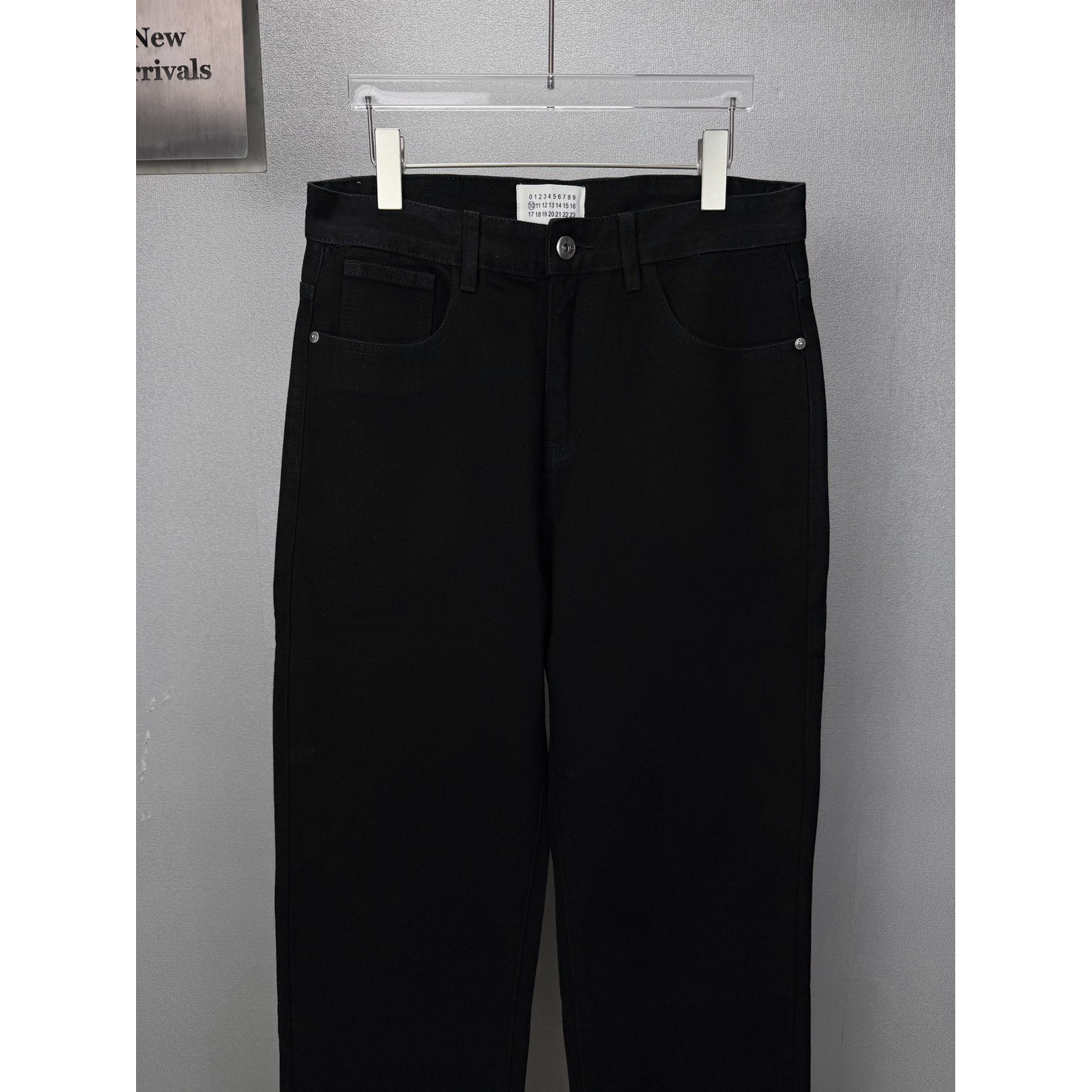 <p>Maison Margiela 口袋刺绣🪡数字🔢情侣款水洗宽松牛仔裤(黑)</p>
