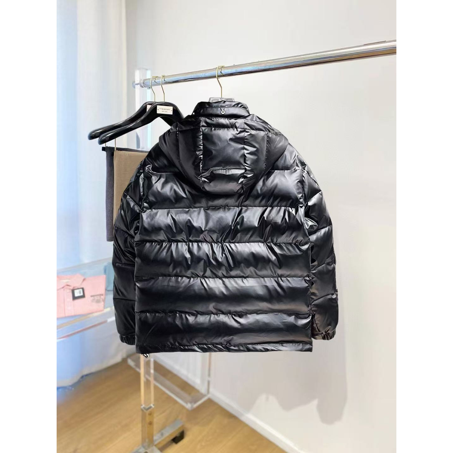 <p>PRADA 秋冬新款羽绒服(黑)</p>
