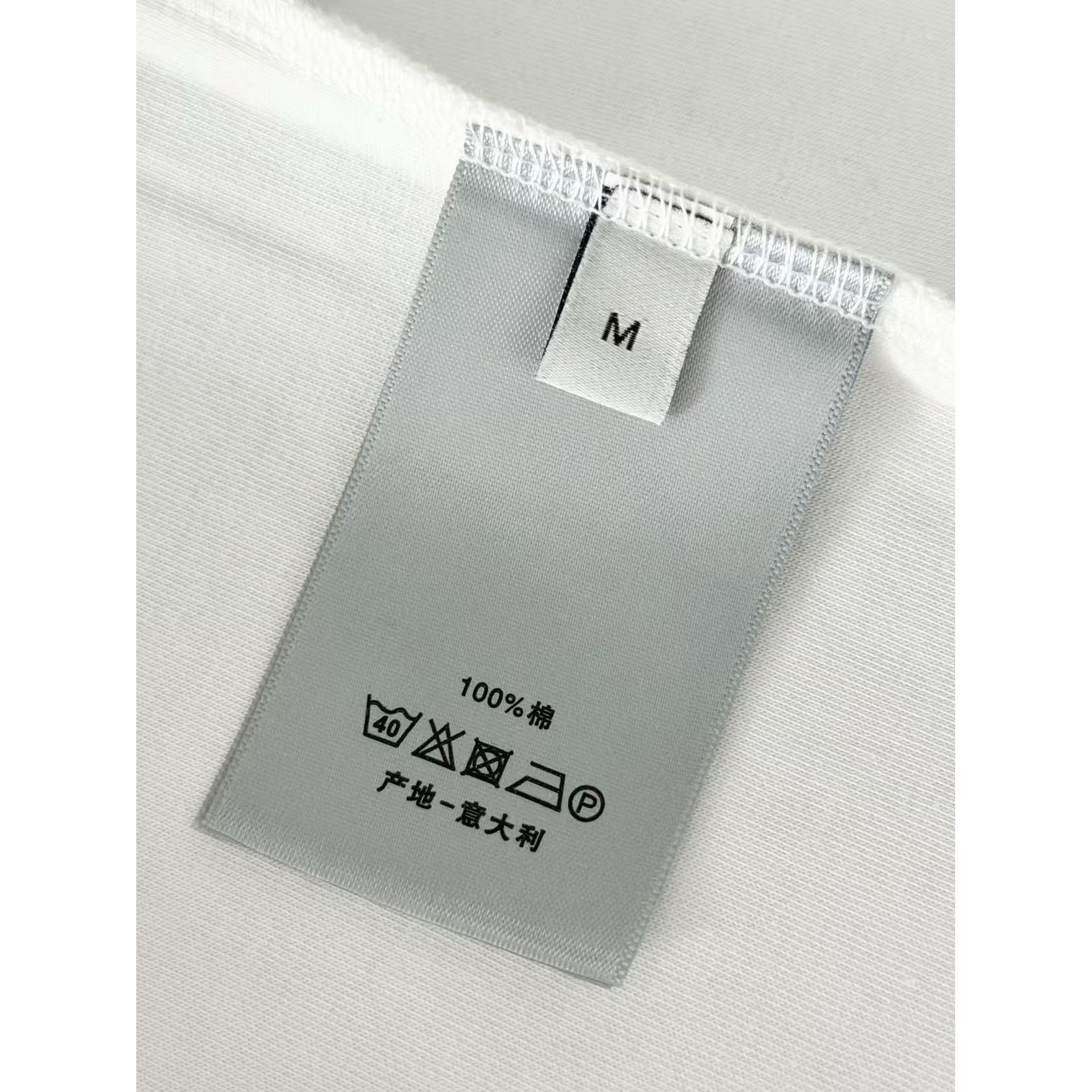 <p>DIOR 刺绣短袖T恤(白)</p>
