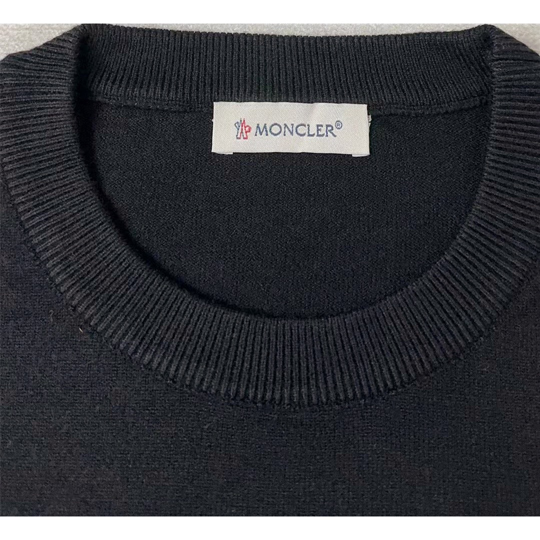 <p>MONCLER 秋冬新款男士圆领毛衣(黑)<br />
&nbsp;</p>
