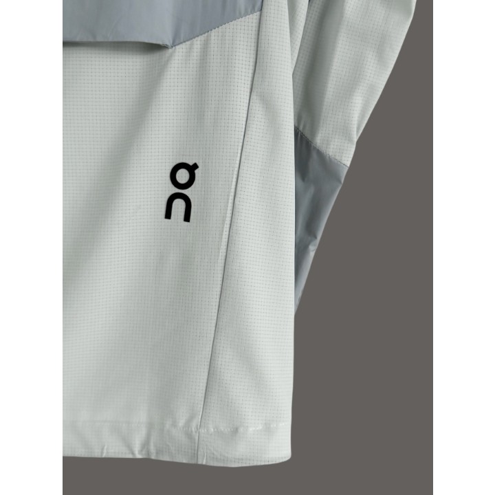<p>On Weather Jacket Insulated 輕量外套</p>