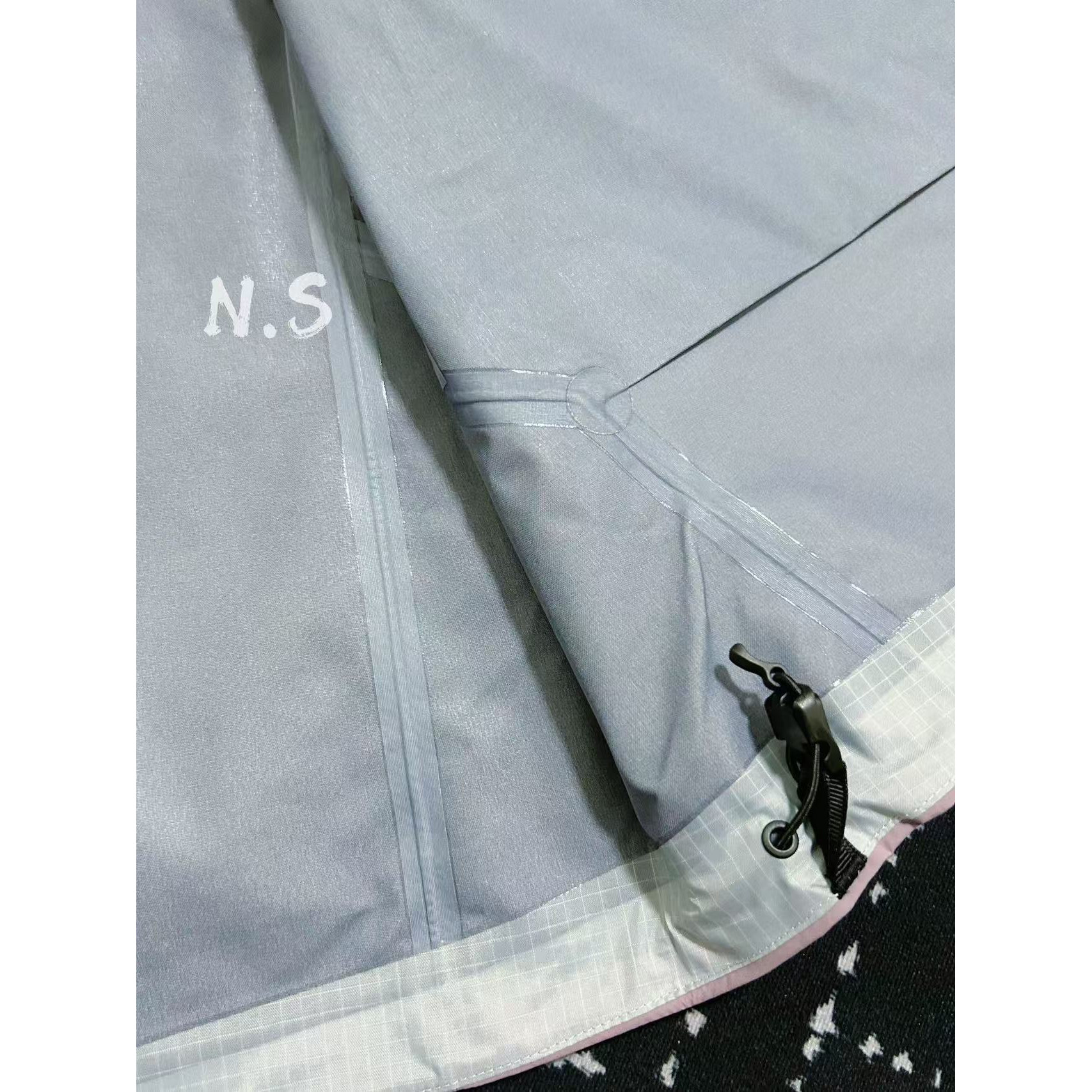 <p>Arc'teryx Beta系列 SL GORE-TEX 硬壳刺绣连帽防水防风透气冲锋衣 (星际紫)</p>