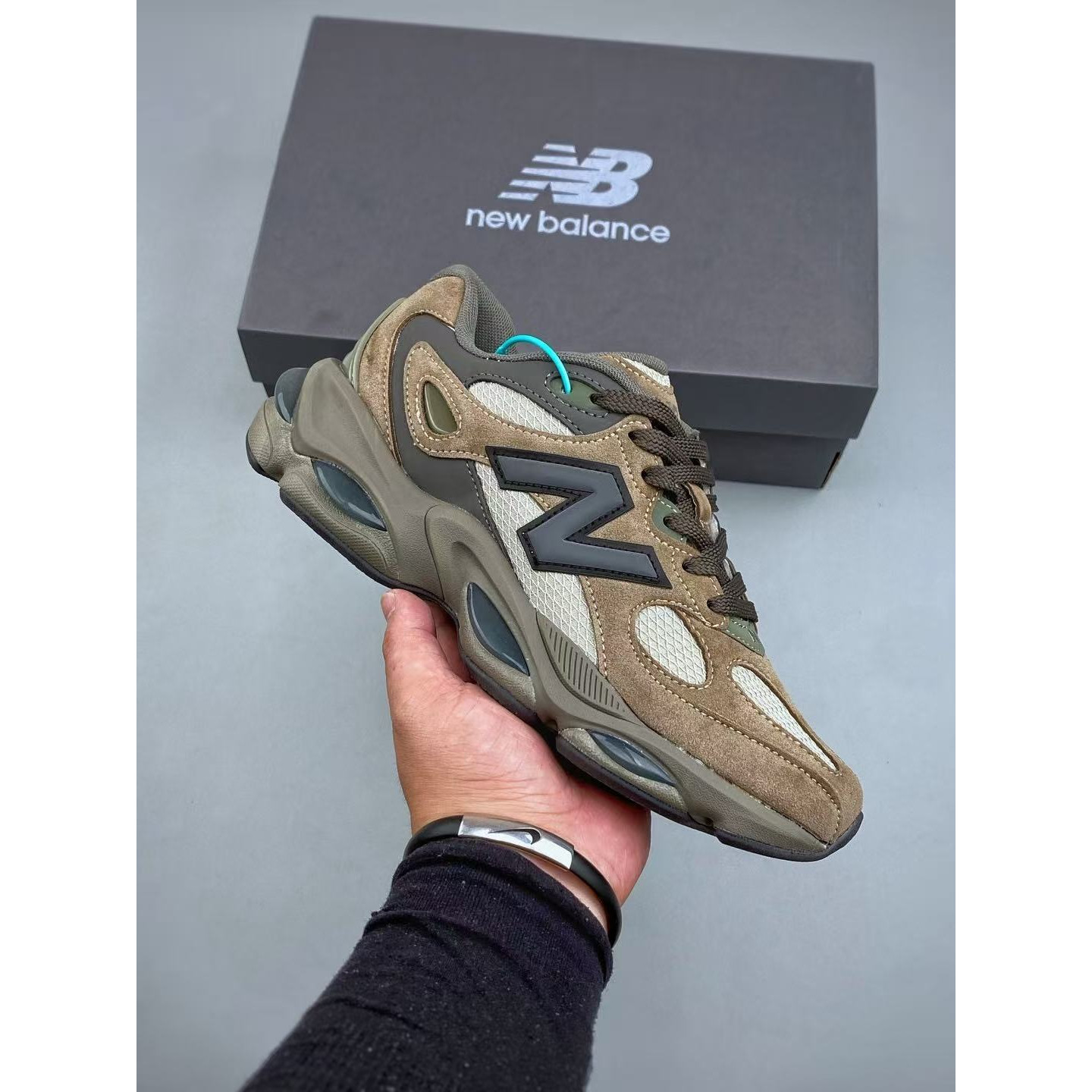 <p>New Balance NB983 运动厚底跑鞋(棕)&nbsp;</p>