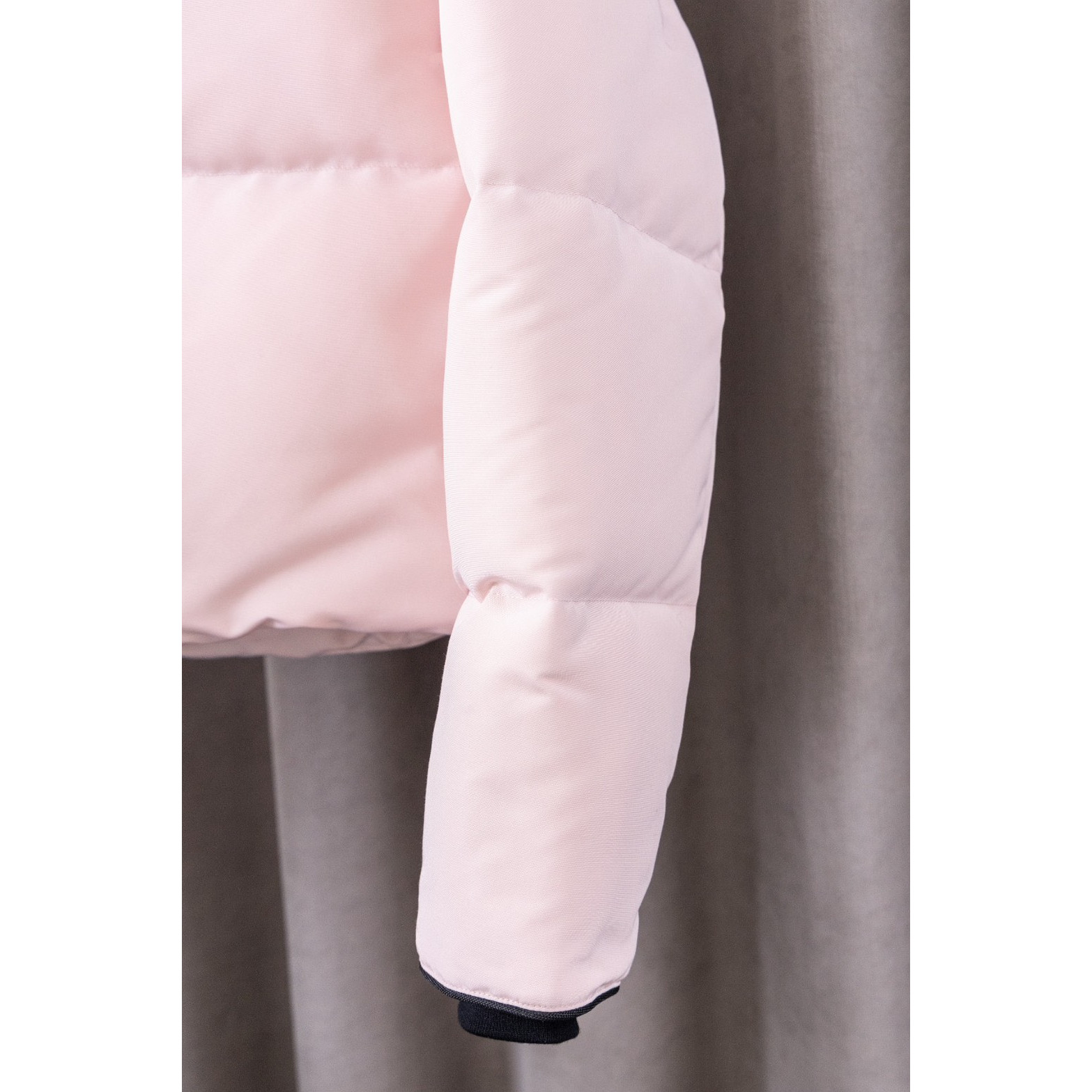 <p>Canada Goose Junction Cropped Puffer 2066 短款羽绒服(樱花粉)</p>