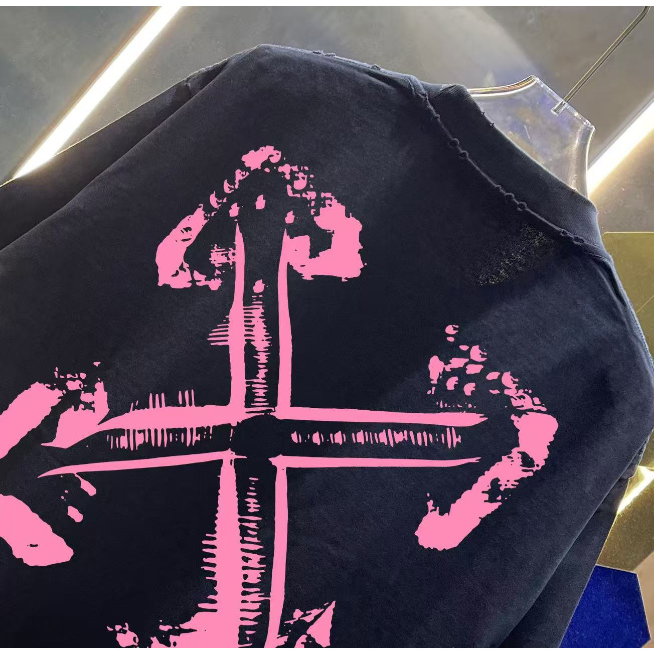 <p>OFF-white 洗水磨破短袖T恤(洗水黑)</p>