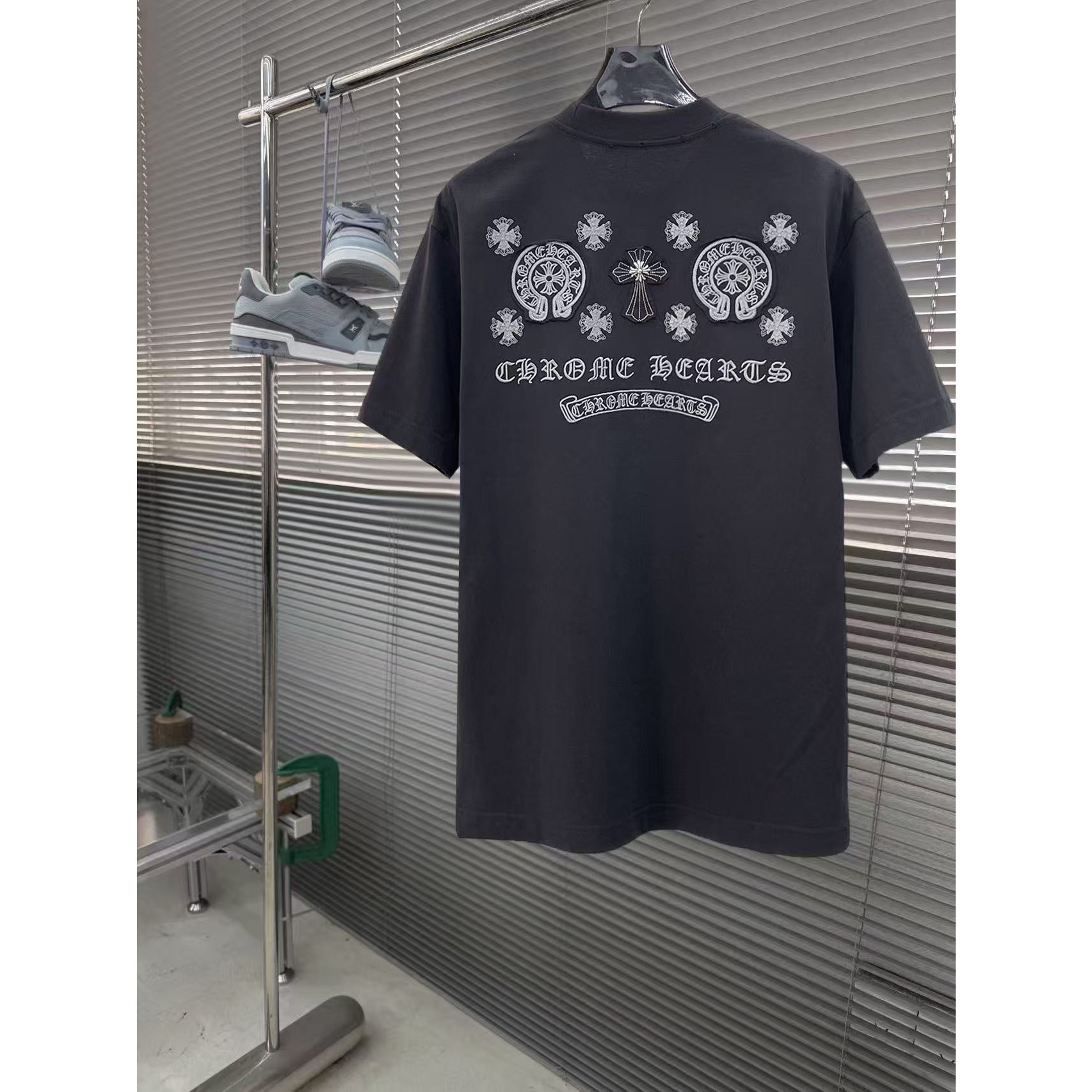 <p>CHROME HEARTS 专柜新款短袖T恤(黑)</p>