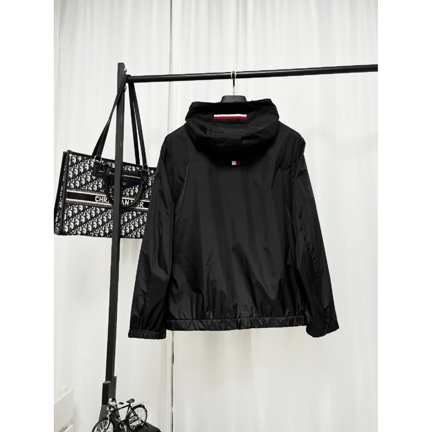 <p>Moncler 夹克外套</p>

<p>&nbsp;</p>