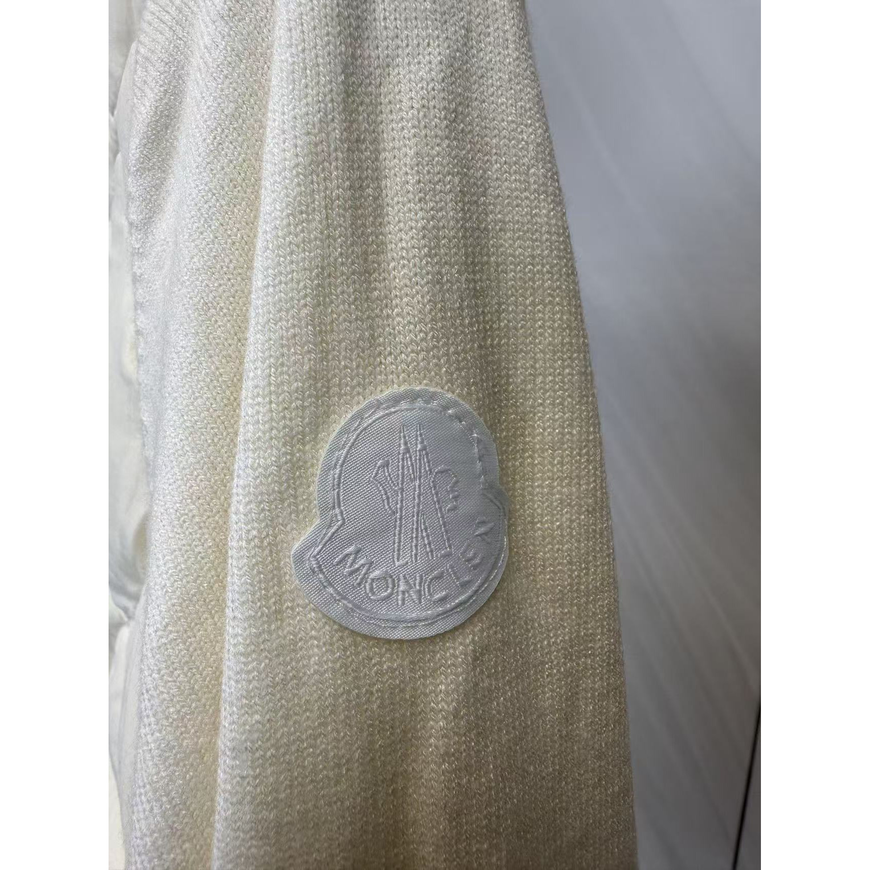 <p>Moncler 针织拼接羽绒服(粉)</p>