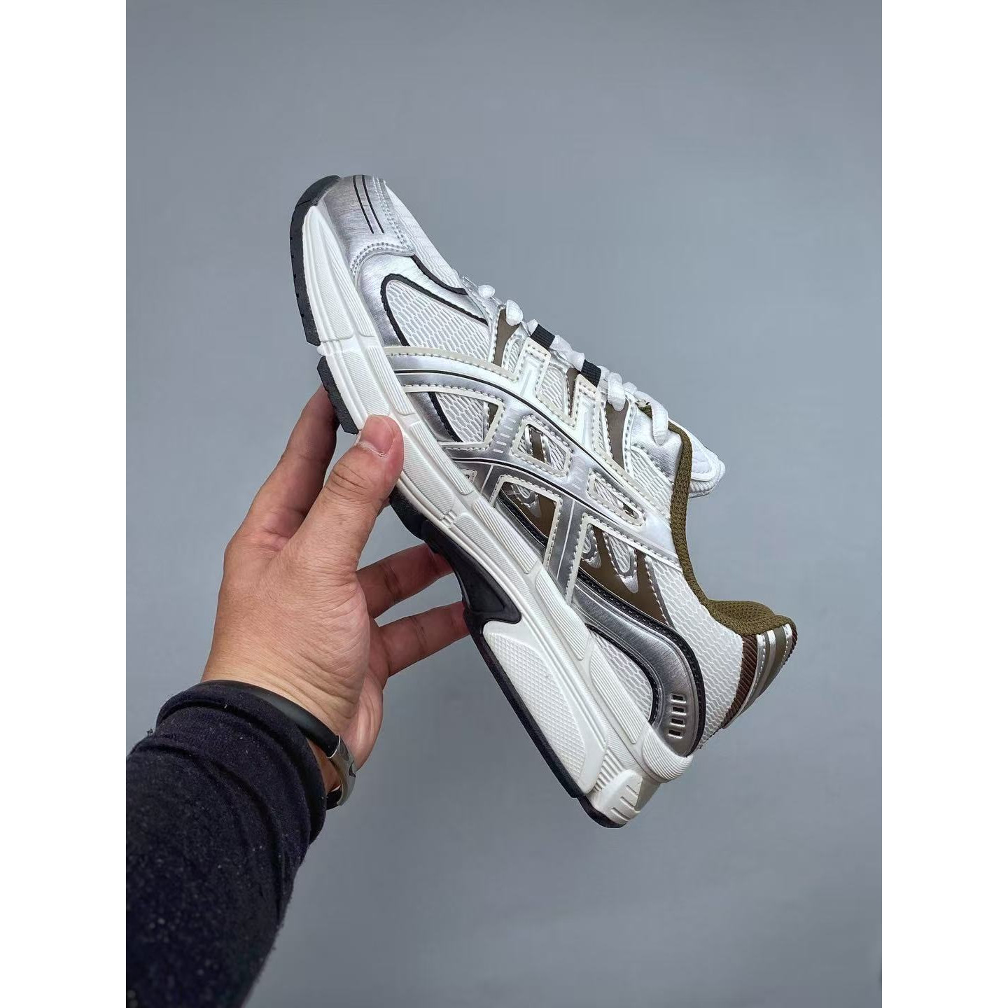 <p>ASICS GEL-STRATUS MC 舒适耐穿减震透气跑步鞋(棕)&nbsp;</p>