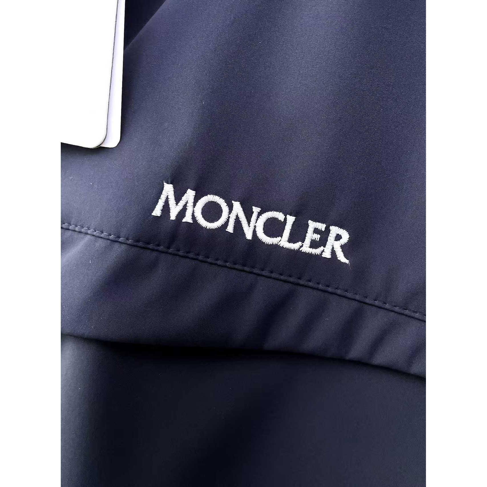 <p>MONCLER 时尚休闲夹克外套(藏青)</p>