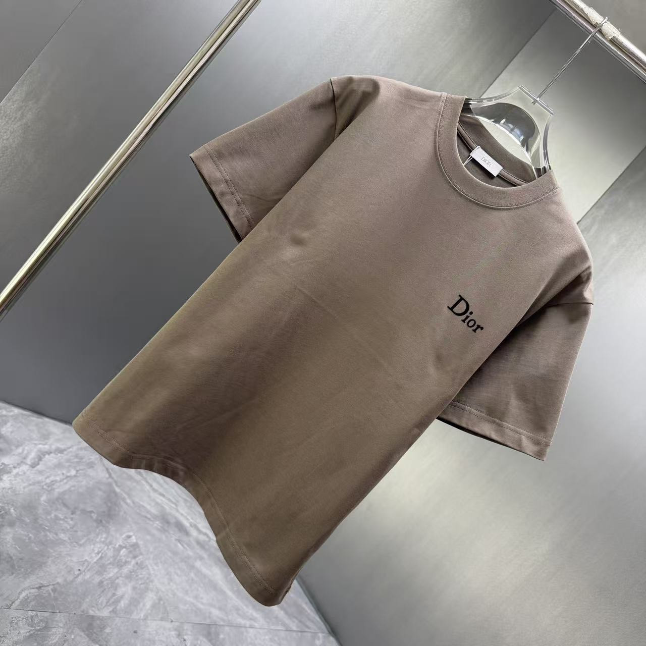 <p>DIOR 短袖T恤(棕)</p>