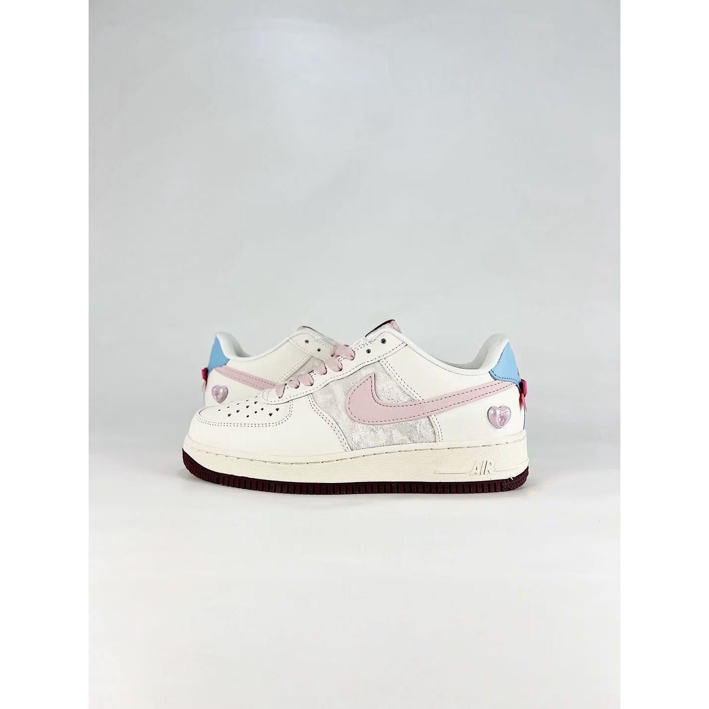 <p>Nike Air Force1 07 low&nbsp; (粉)</p>