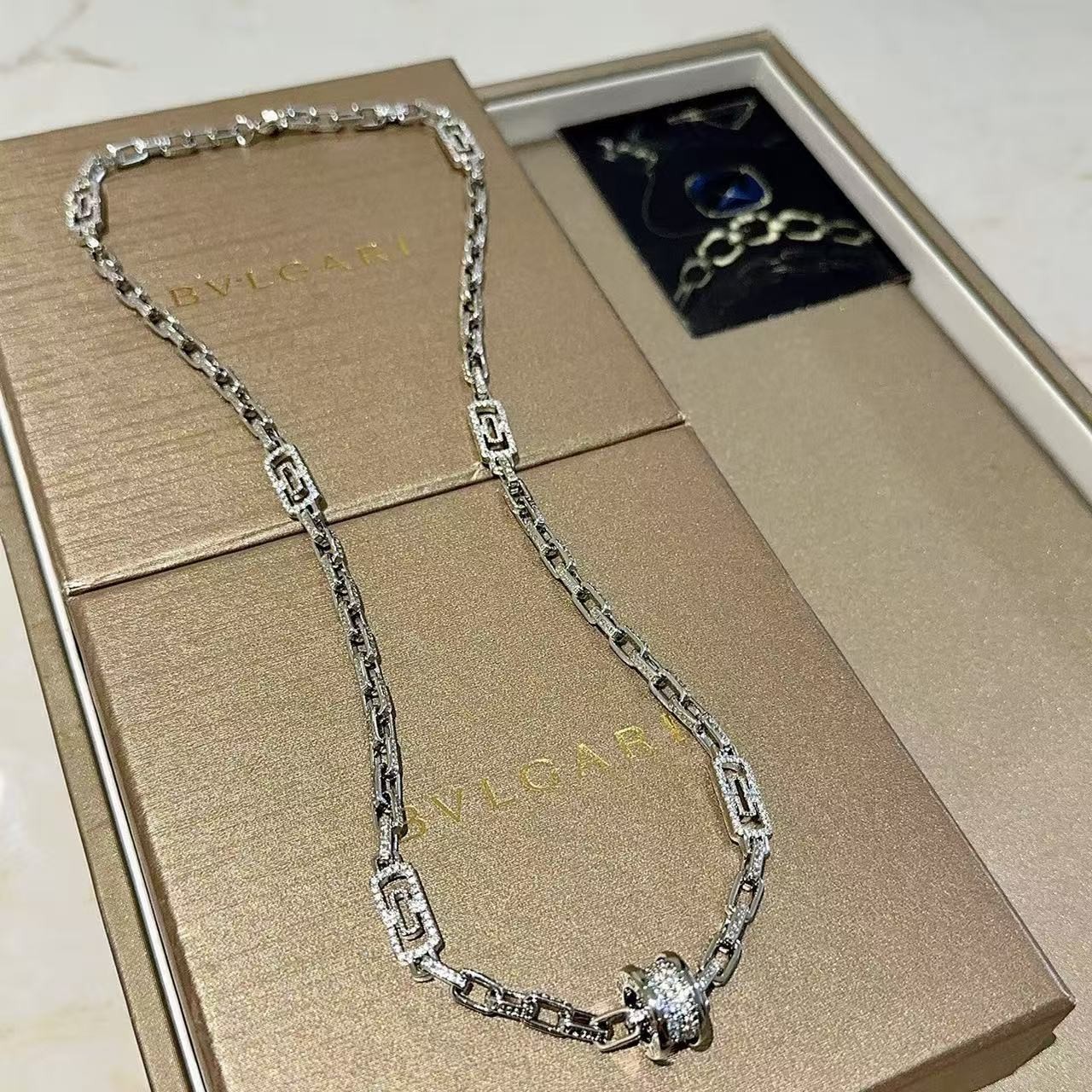 <p>BVLGARI&nbsp;项链</p>