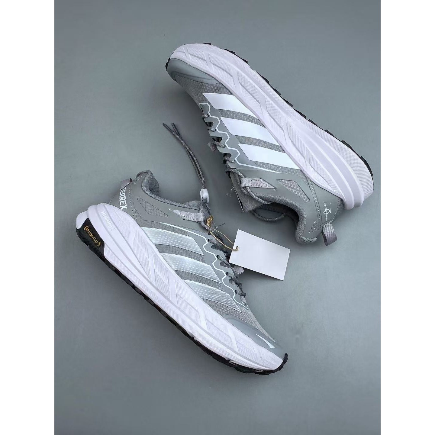 <p>Adidas Terrex Freehiker LT 运动跑步鞋(灰)</p>
