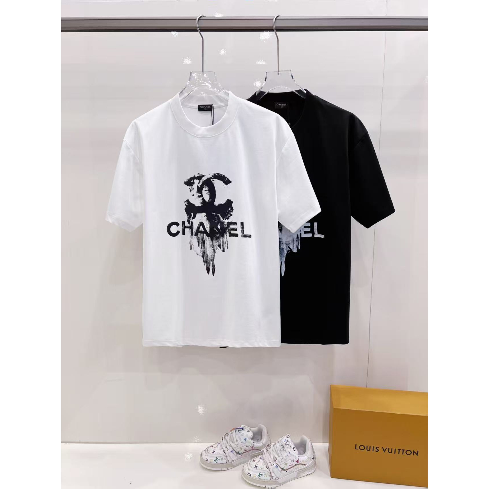 <p>CHANEL 短袖T恤(黑)</p>