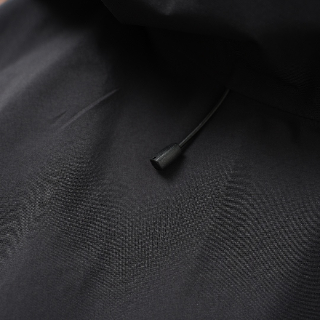 <p>ARC'TERYX &nbsp;BETA SV JACKET 增强防水防风连帽硬壳外套(黑)&nbsp;</p>