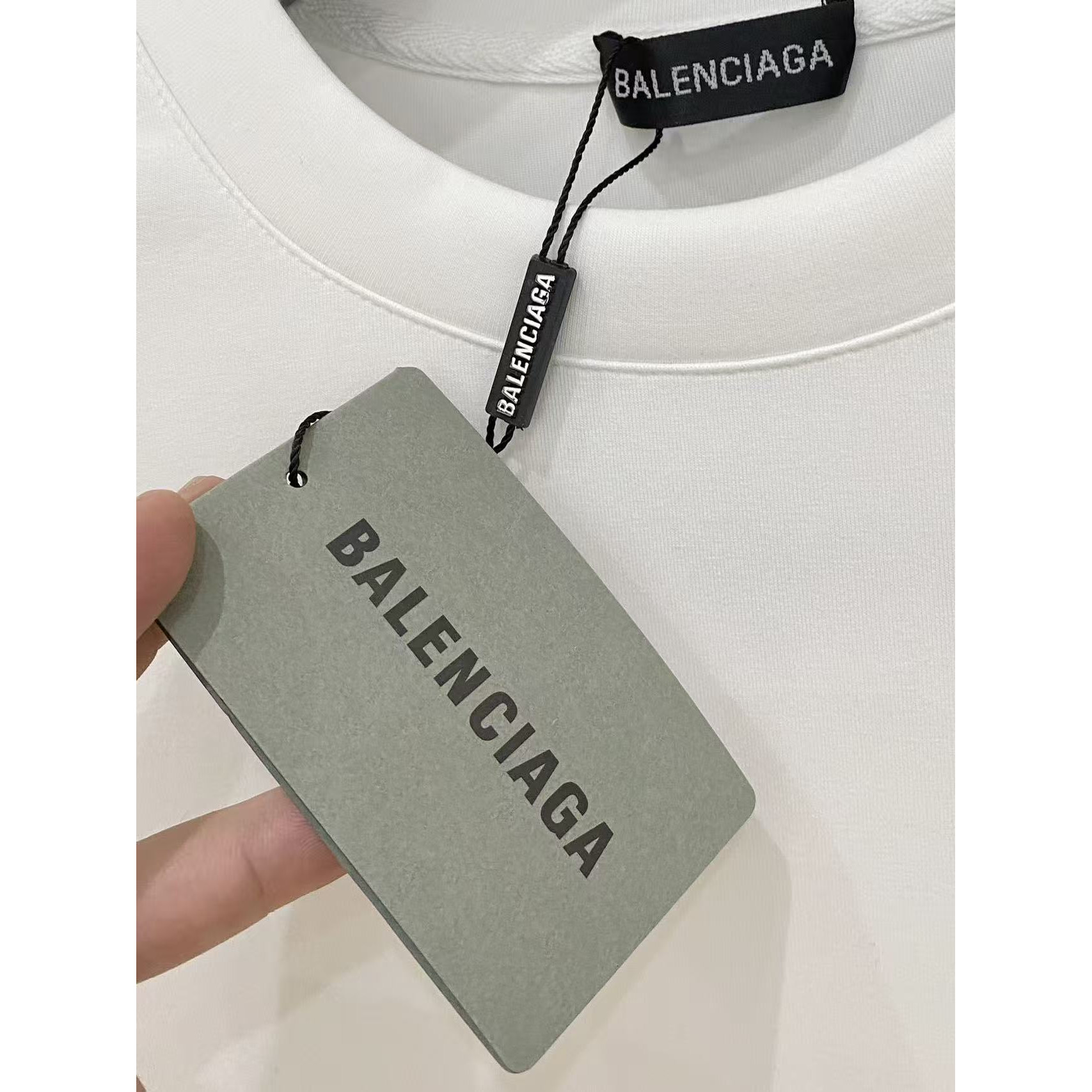 <p>Balenciaga&nbsp;太空棉卫衣(白)</p>