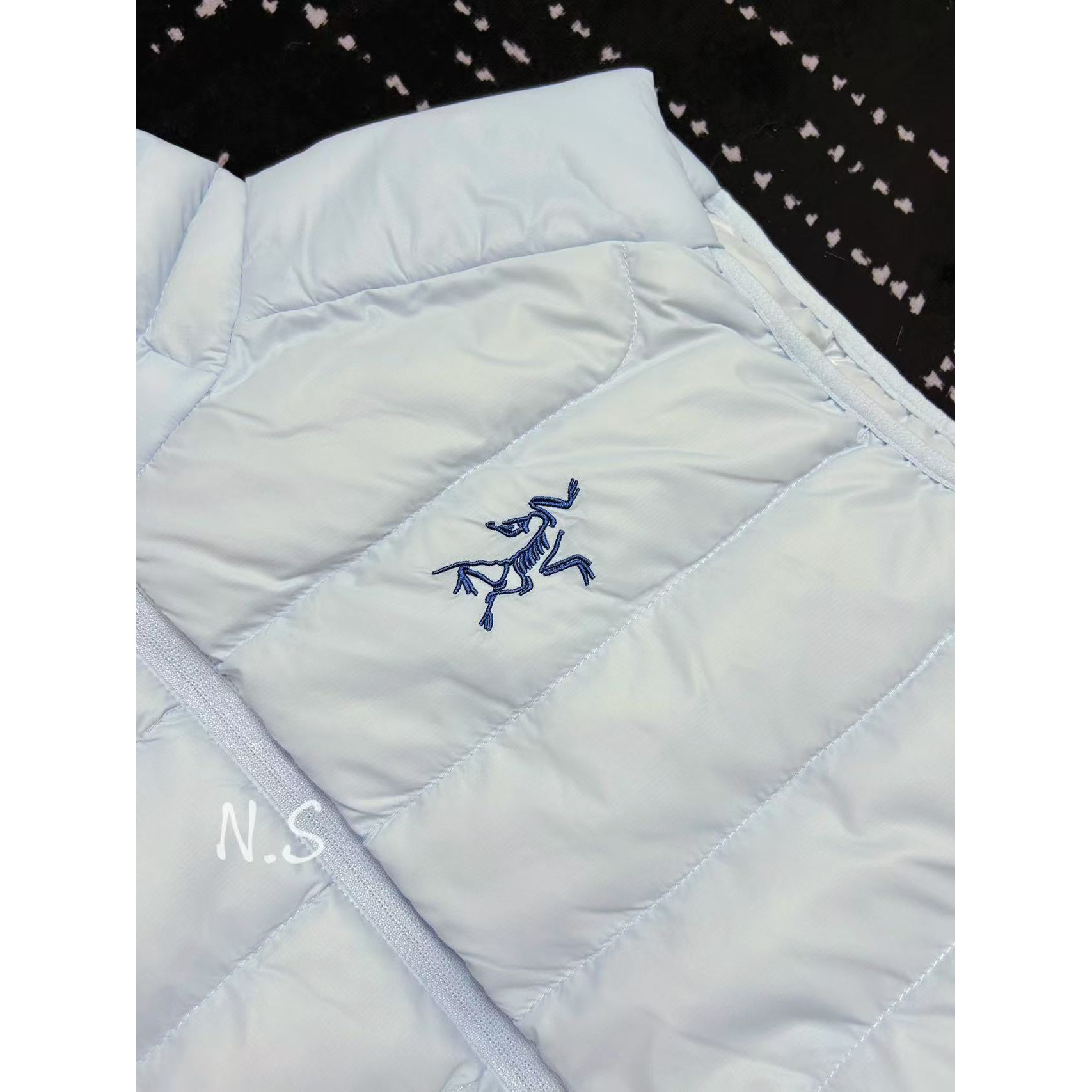 <p>Arc'teryx 立领鹅绒马甲(以太蓝)</p>