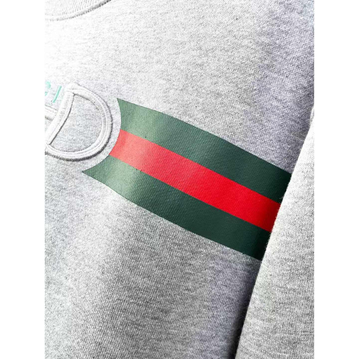 <p>GUCCI 圆领卫衣(灰)</p>