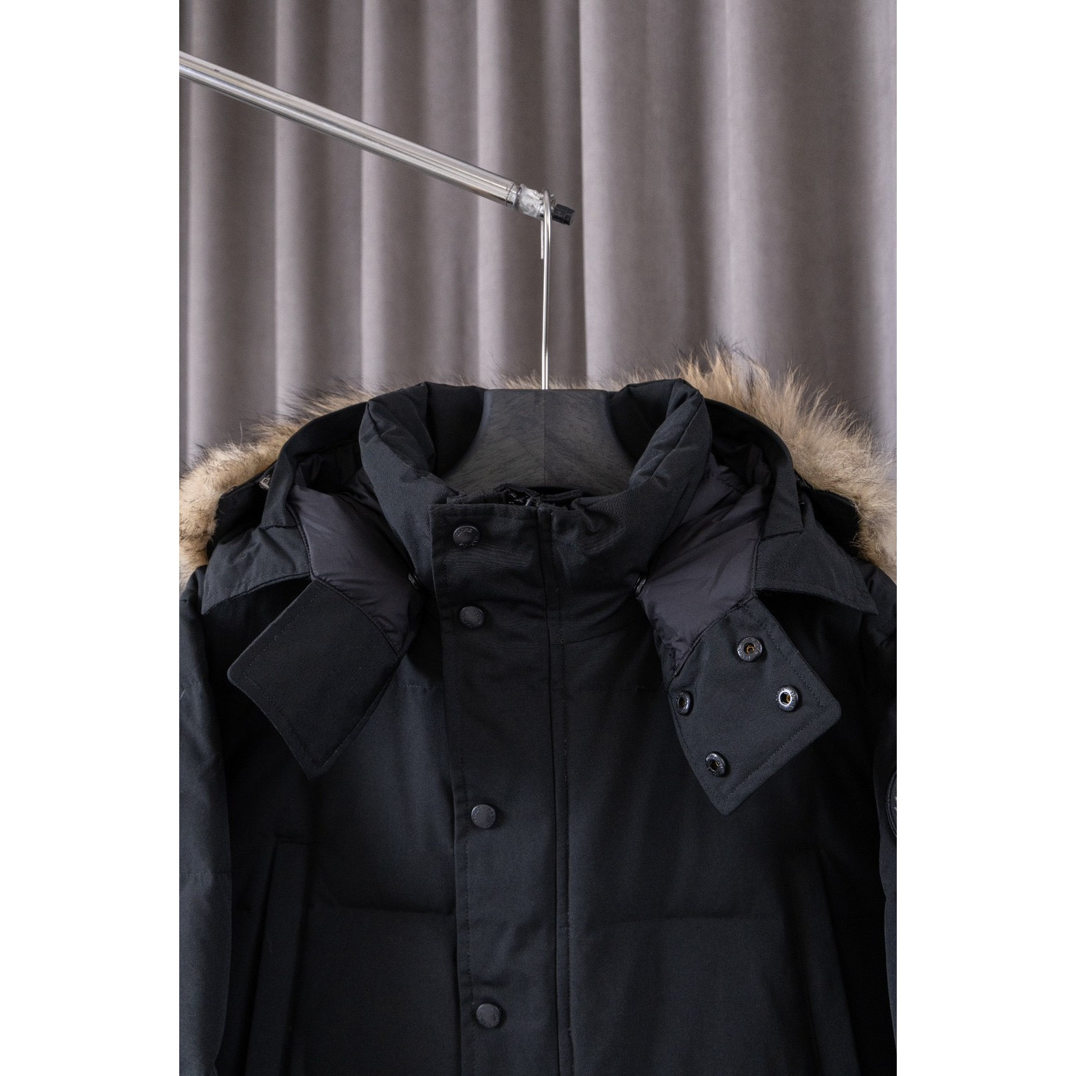 <p>Canada Goose 顶级狼毛Wyndham 2048M &nbsp;29款 系列派克大衣羽绒服(黑色黑标)</p>