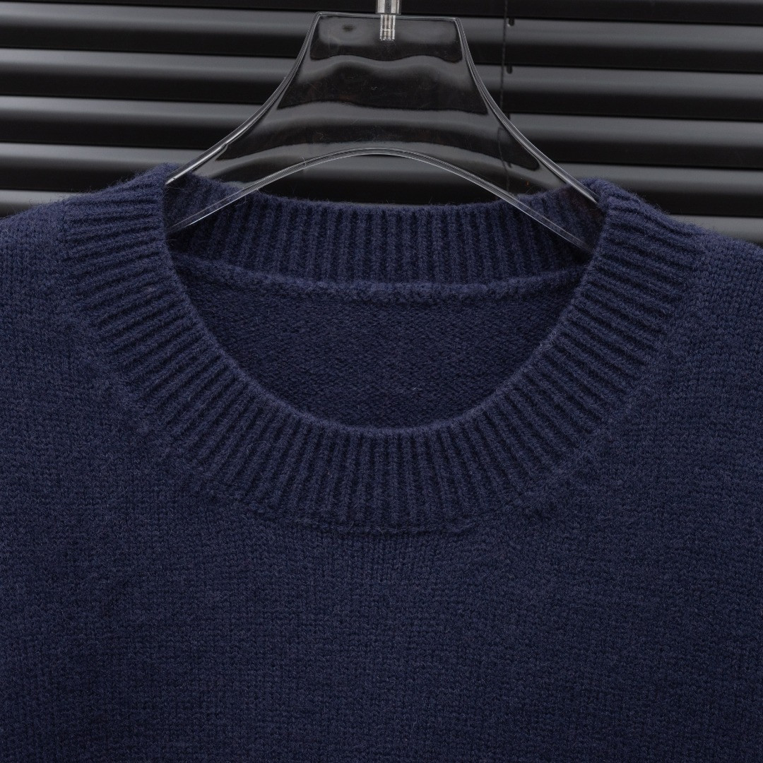 <p>BURBERRY&nbsp;战马 LOGO长袖毛衣(藏青)</p>
