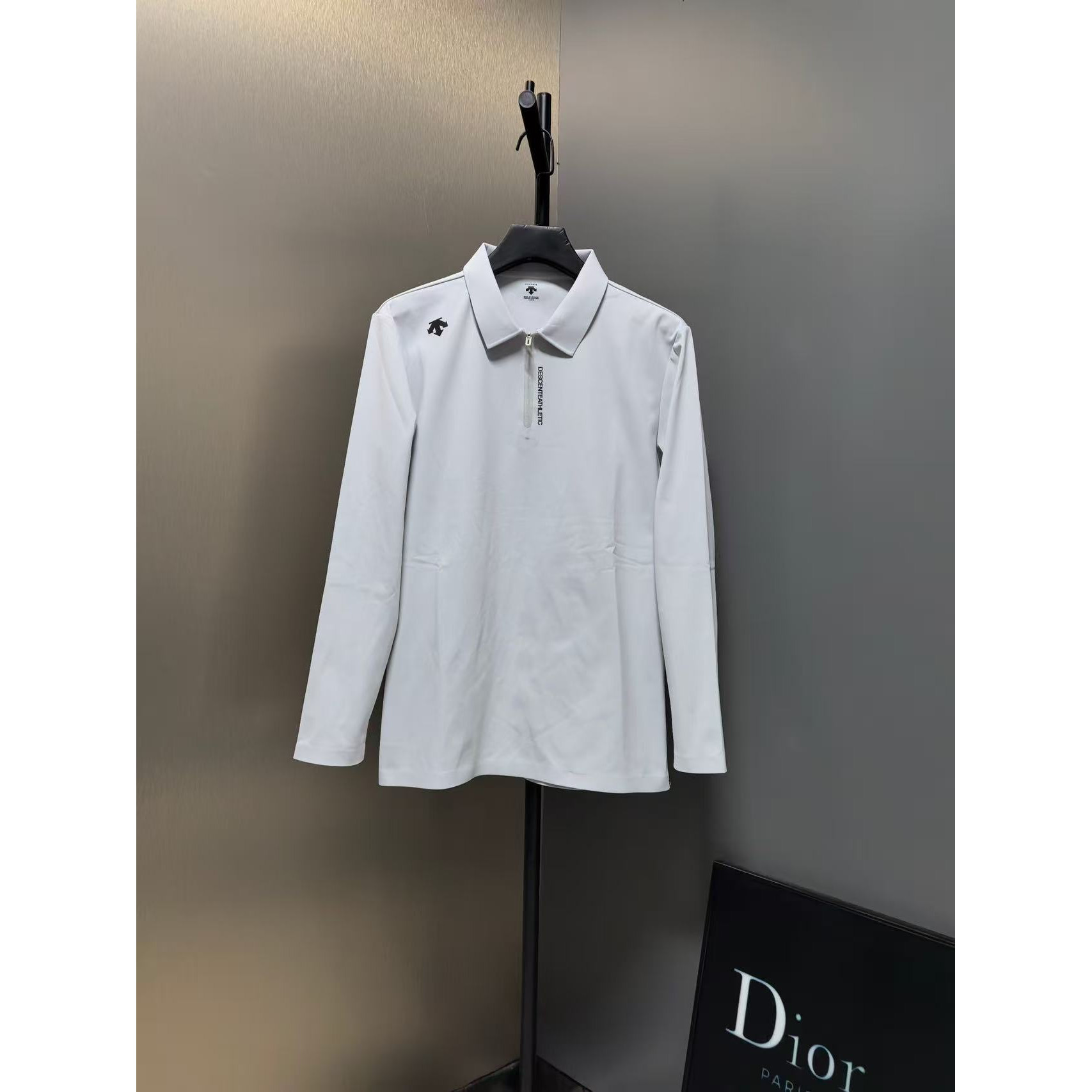 <p>Descente 半拉连长袖打底(淺灰)</p>