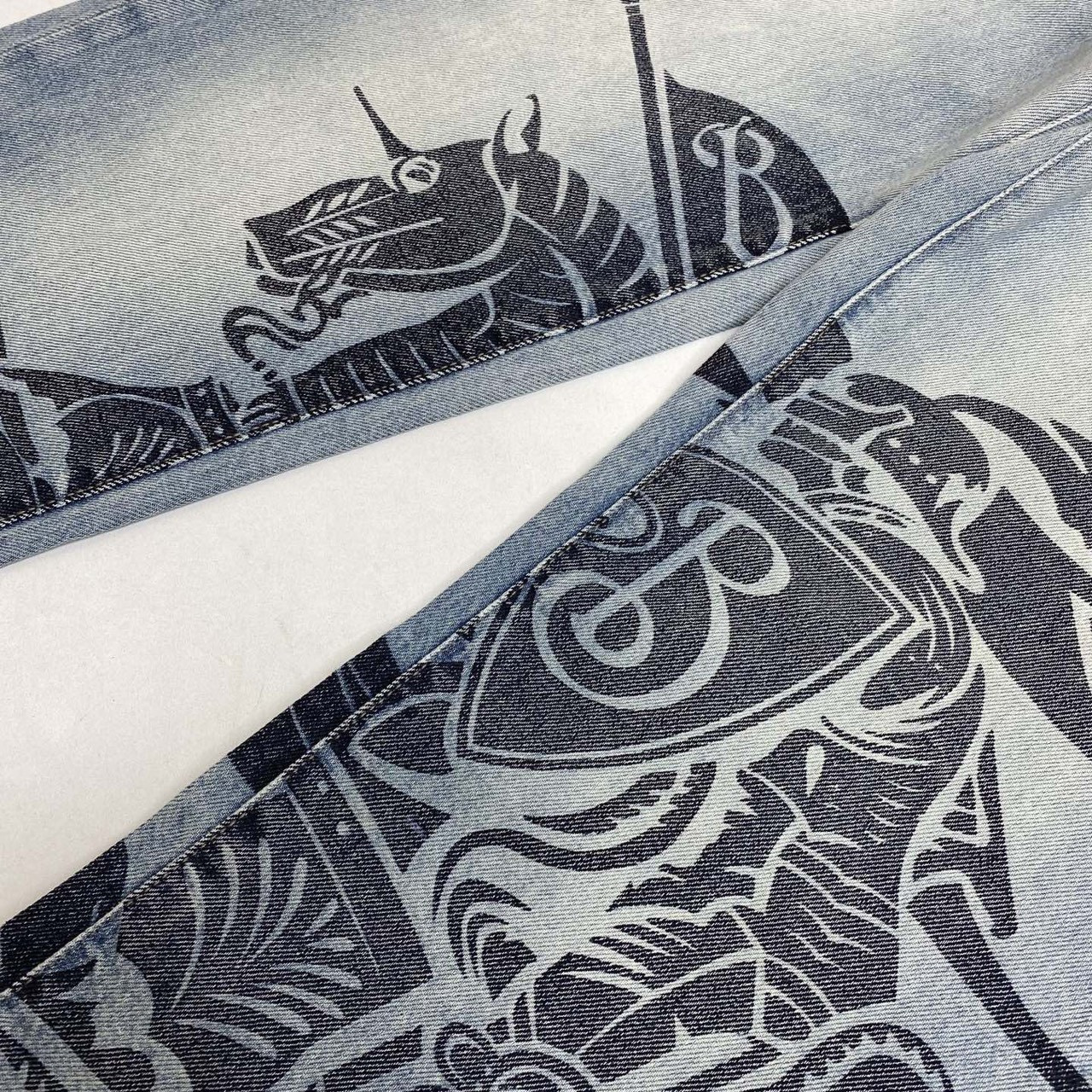 <p>BURBERRY&nbsp;丹宁水洗牛仔裤(222-7)</p>