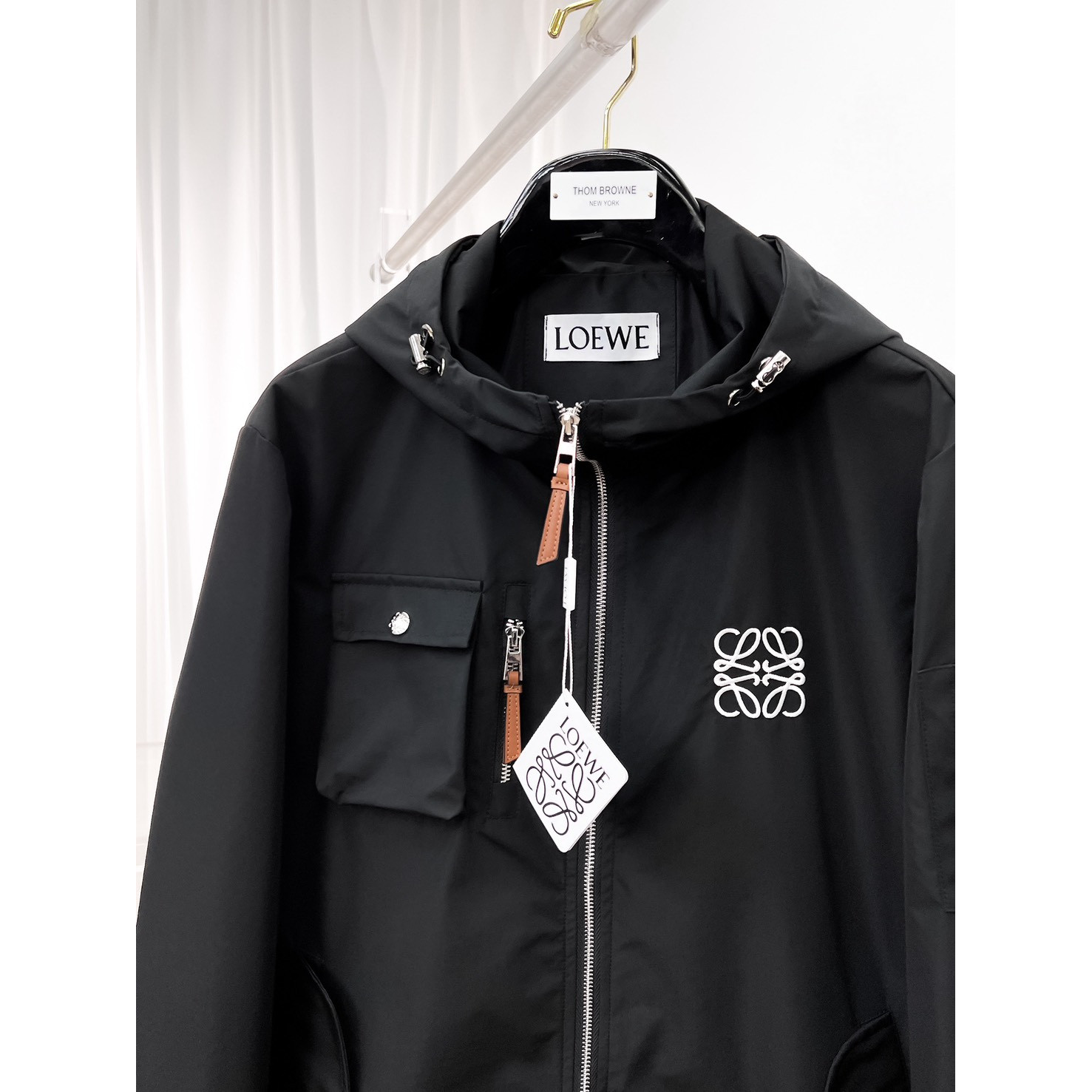 <p>LOEWE 男士夹克外套(黑)</p>
