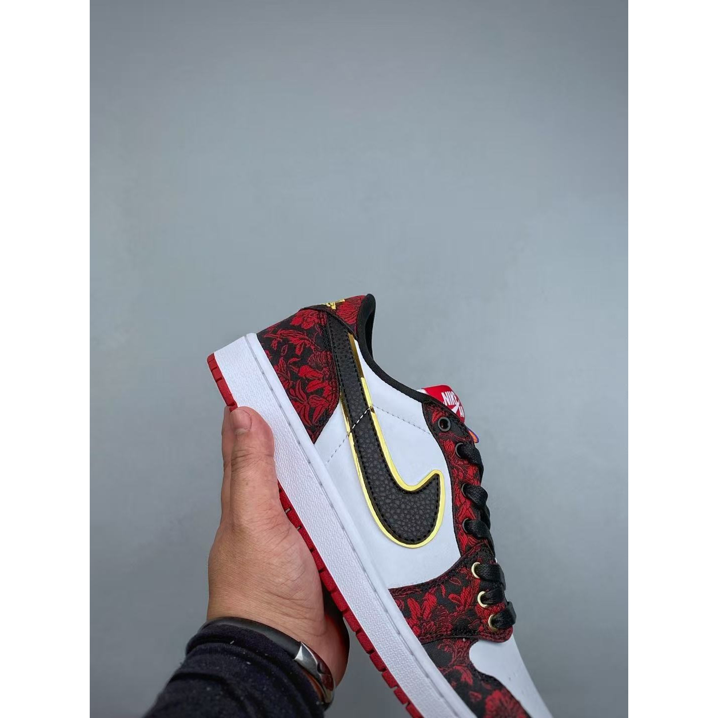 <p>Nike Air Jordan 1 Low&nbsp;休闲板鞋(紅)</p>