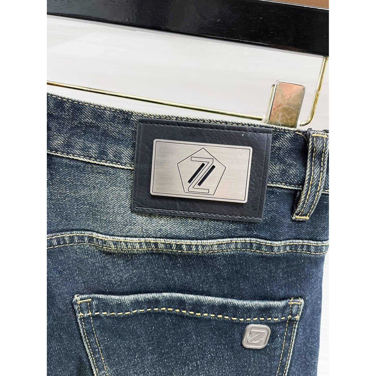 <p>Ermenegildo Zegna&nbsp;高品质牛仔裤</p>