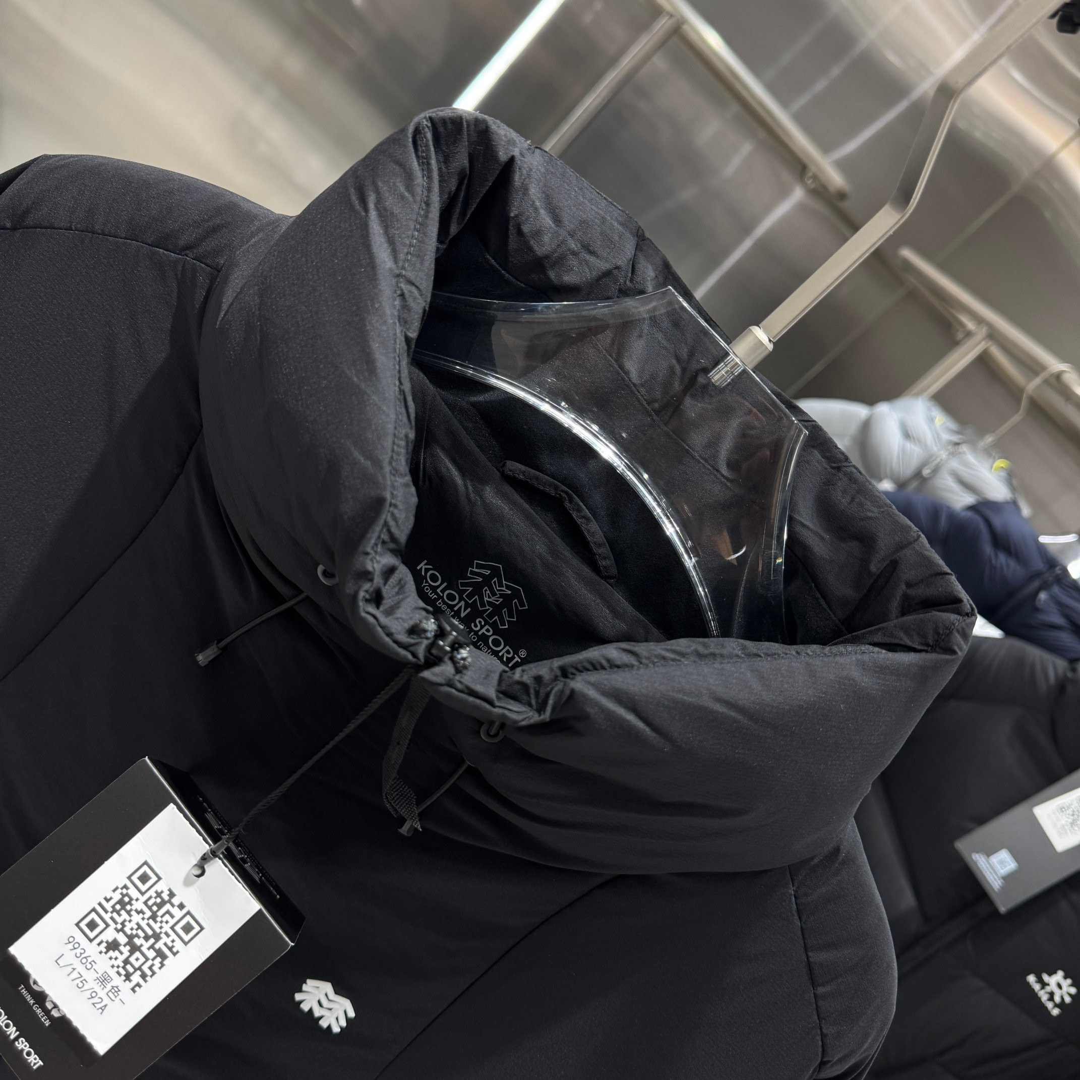 <p>KOLON SPORT 鹅绒羽绒服(黑)</p>