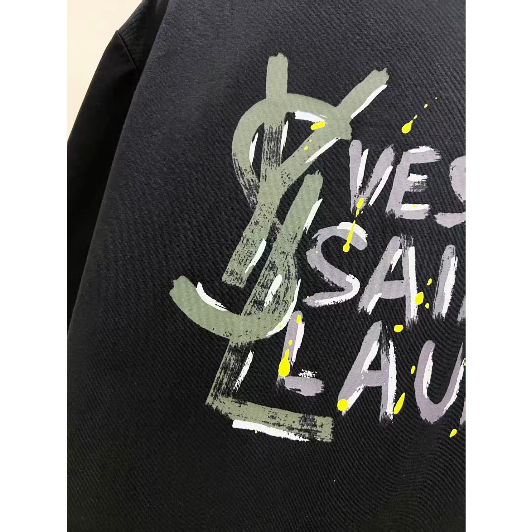 <p>YSL 短袖圆领T恤(黑)</p>