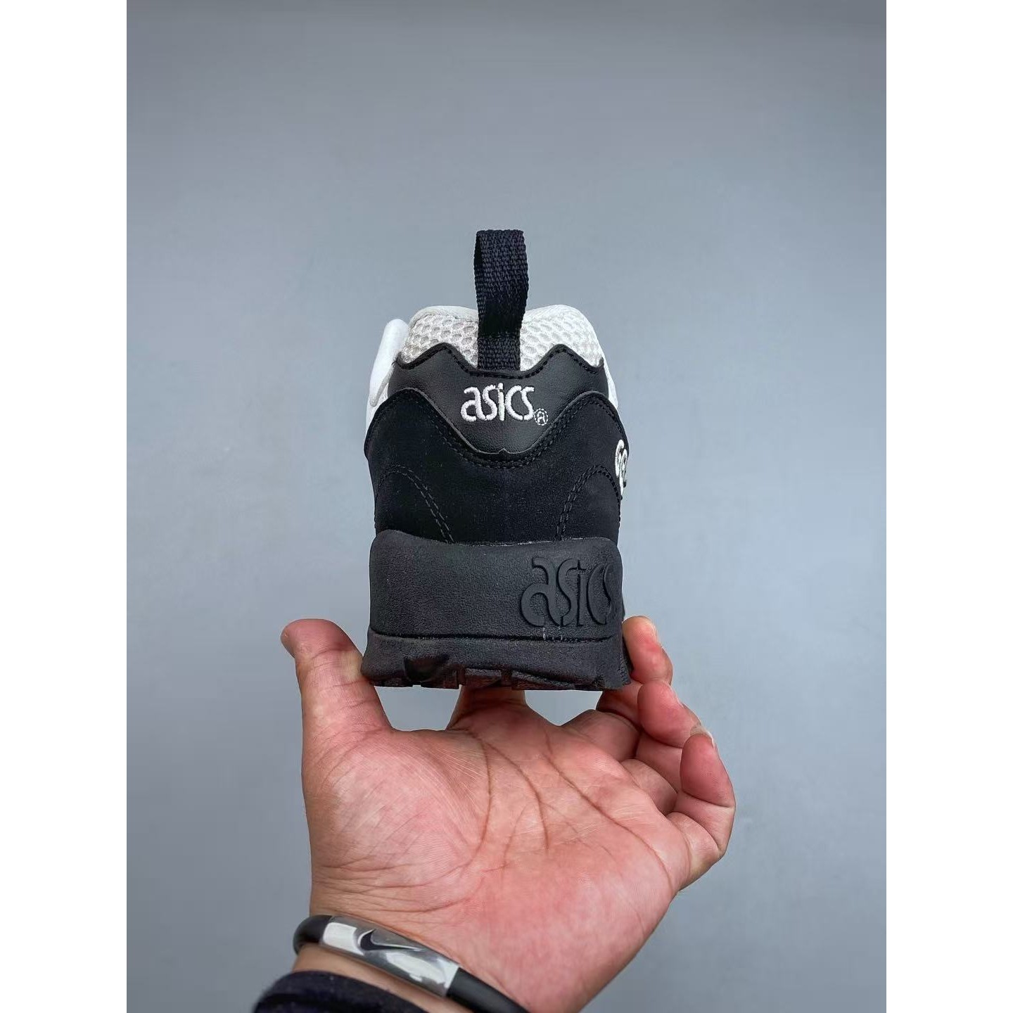 <p>ASICS 休闲透气专业跑鞋&nbsp;</p>