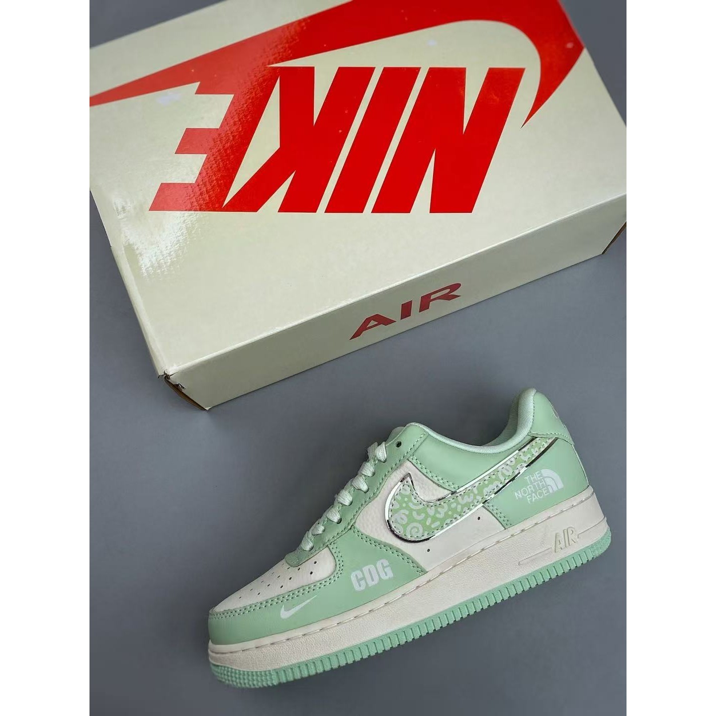 <p>Nike Air Force1 07 low &nbsp;联名款(綠)</p>