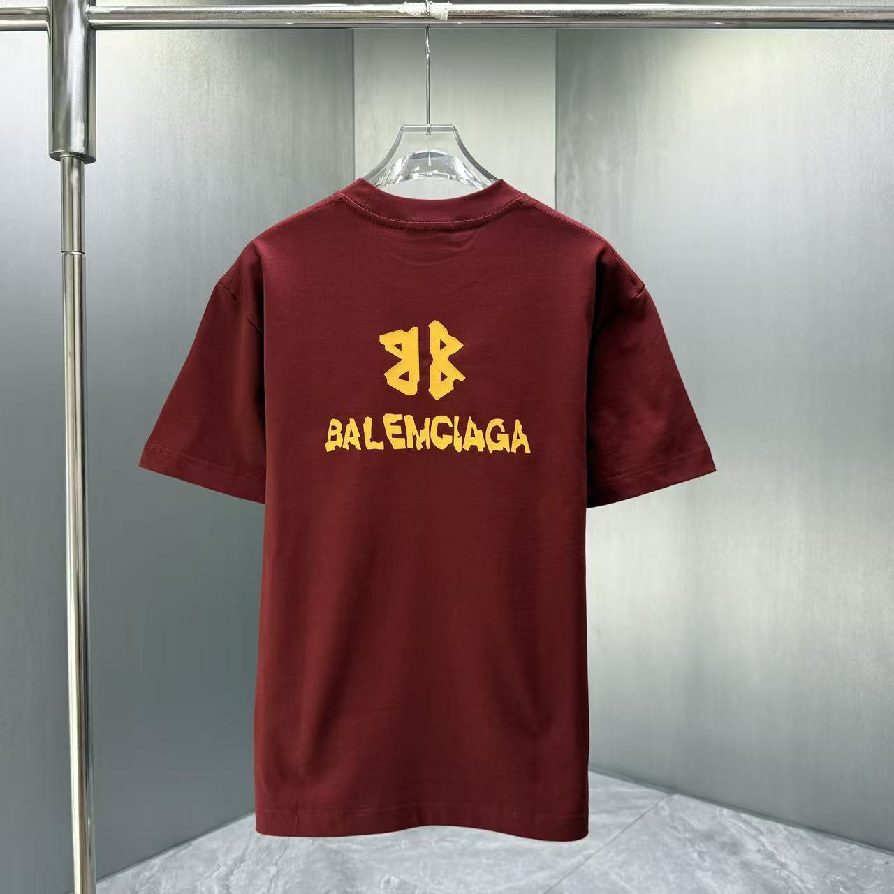 <p>Balenciaga 短袖T恤(紅)</p>
