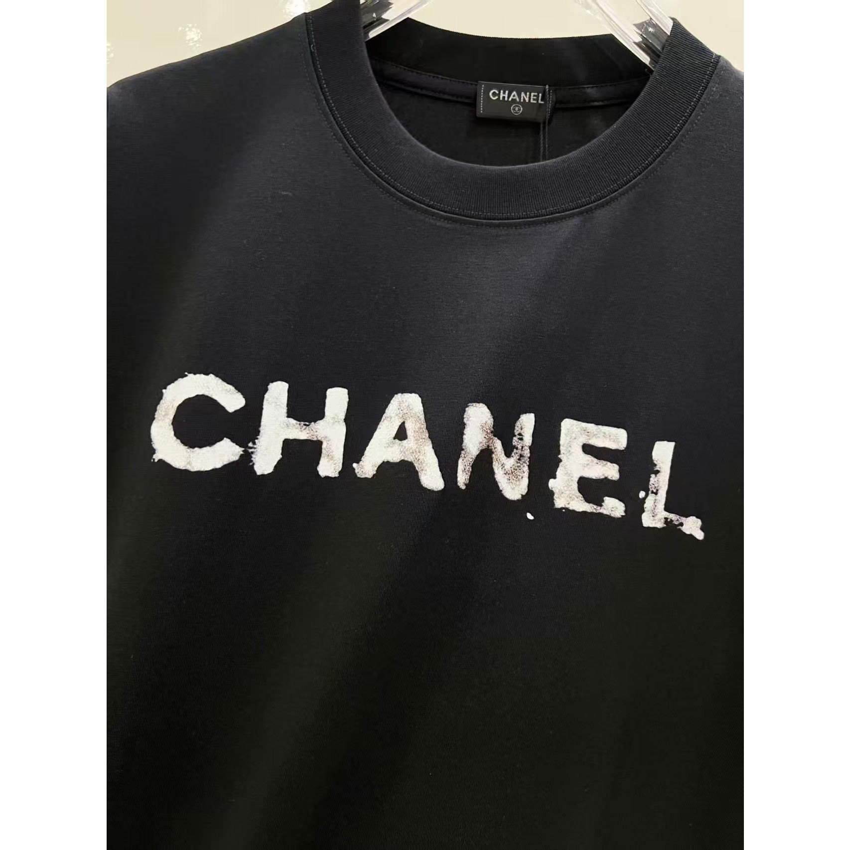 <p>CHANEL 短袖圆领T恤(黑)</p>