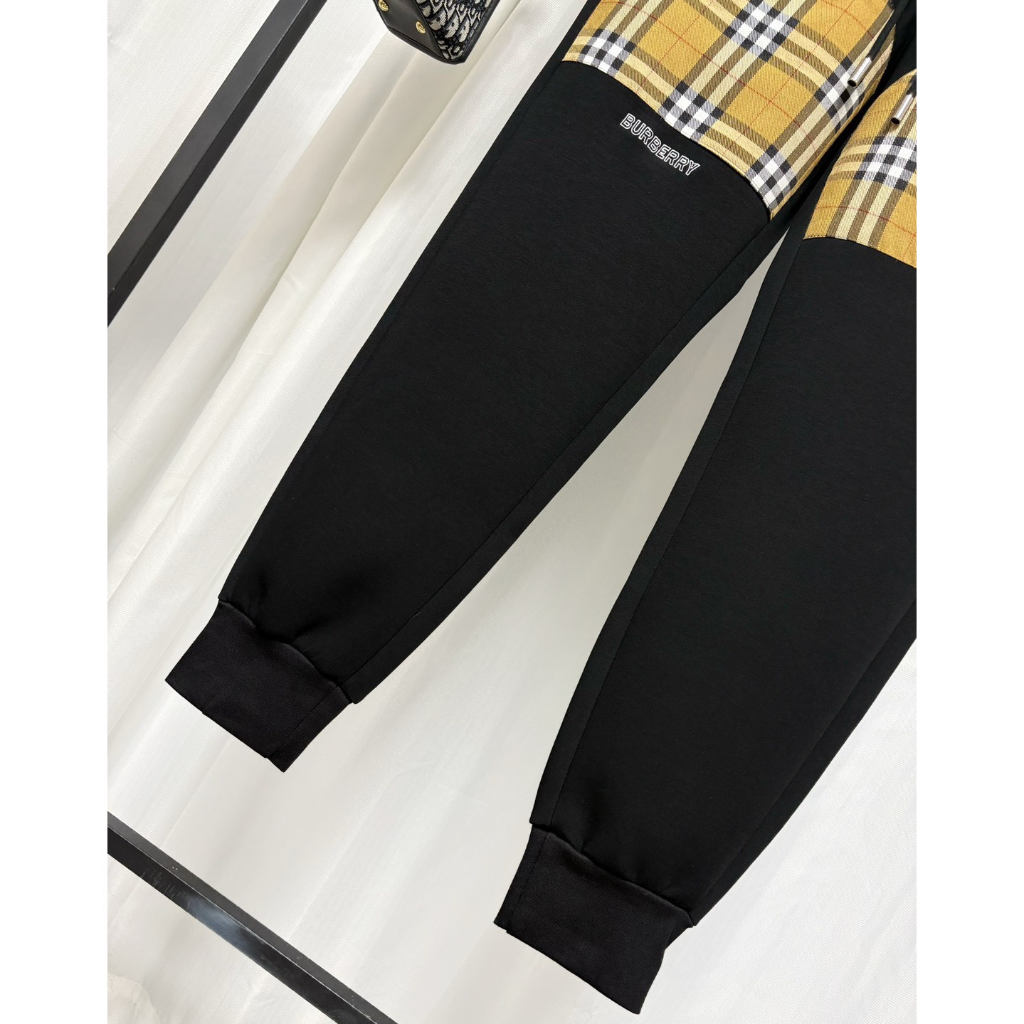 <p>Burberry 休闲长裤(黑)</p>