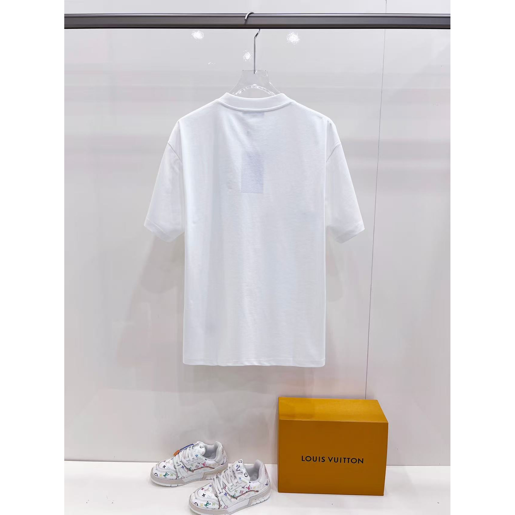 <p>Moncler 男士圆领短袖T恤(白)</p>