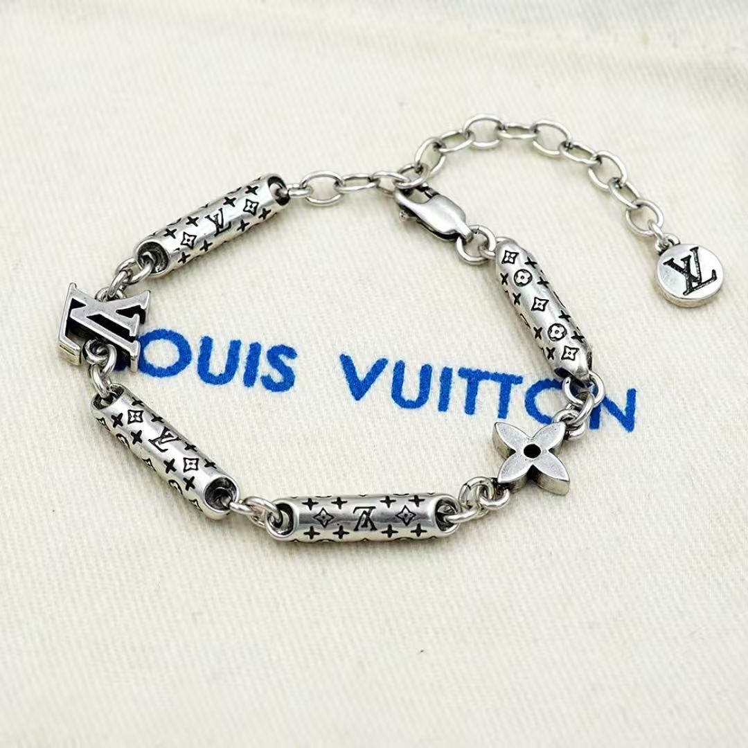 <p>LV Bambou 可调节手链</p>