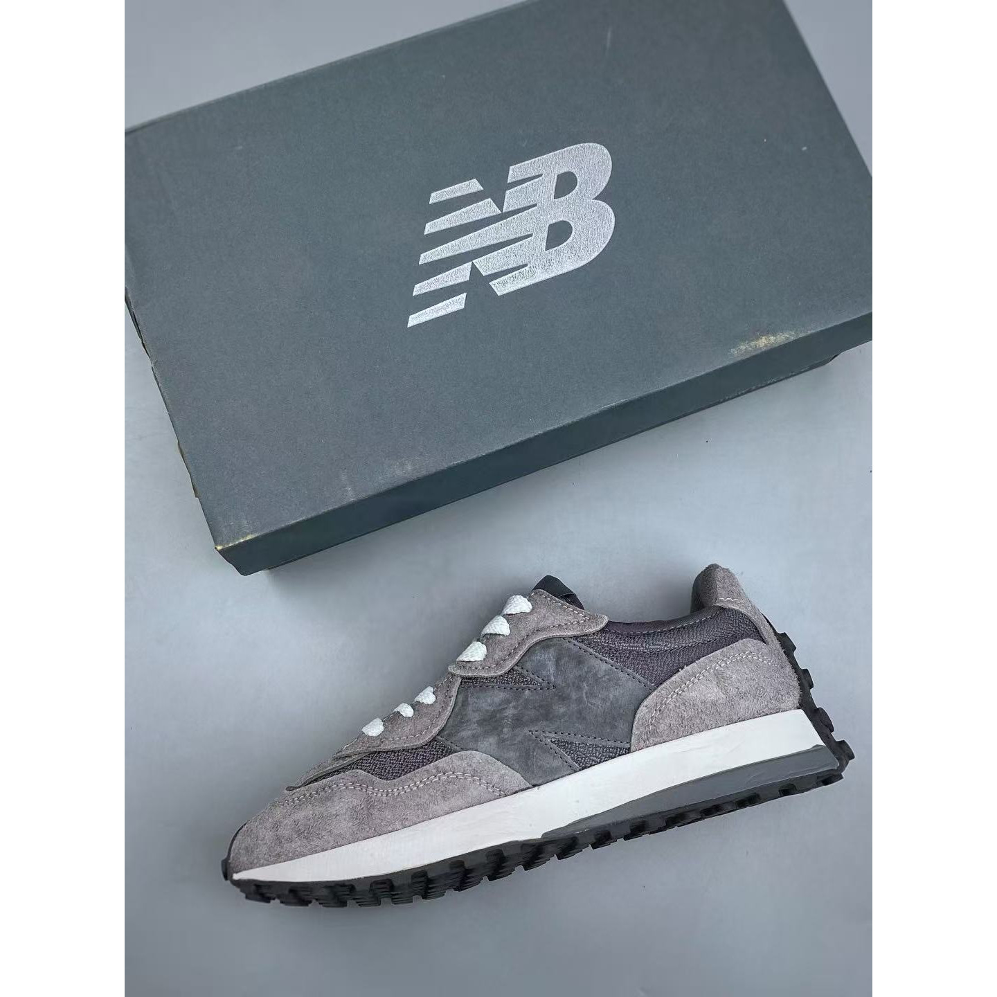 <p>New Balance MS327 复古休闲运动慢跑鞋(灰)</p>