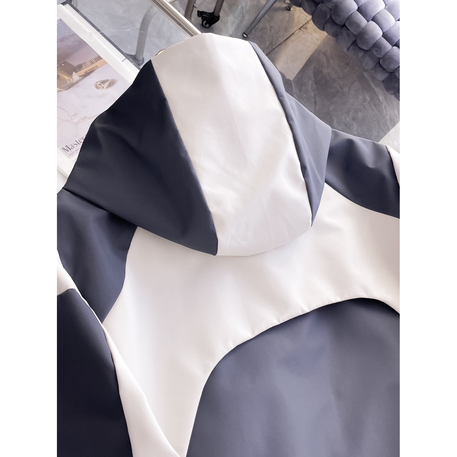 <p>LV 男士夹克外套(灰)</p>