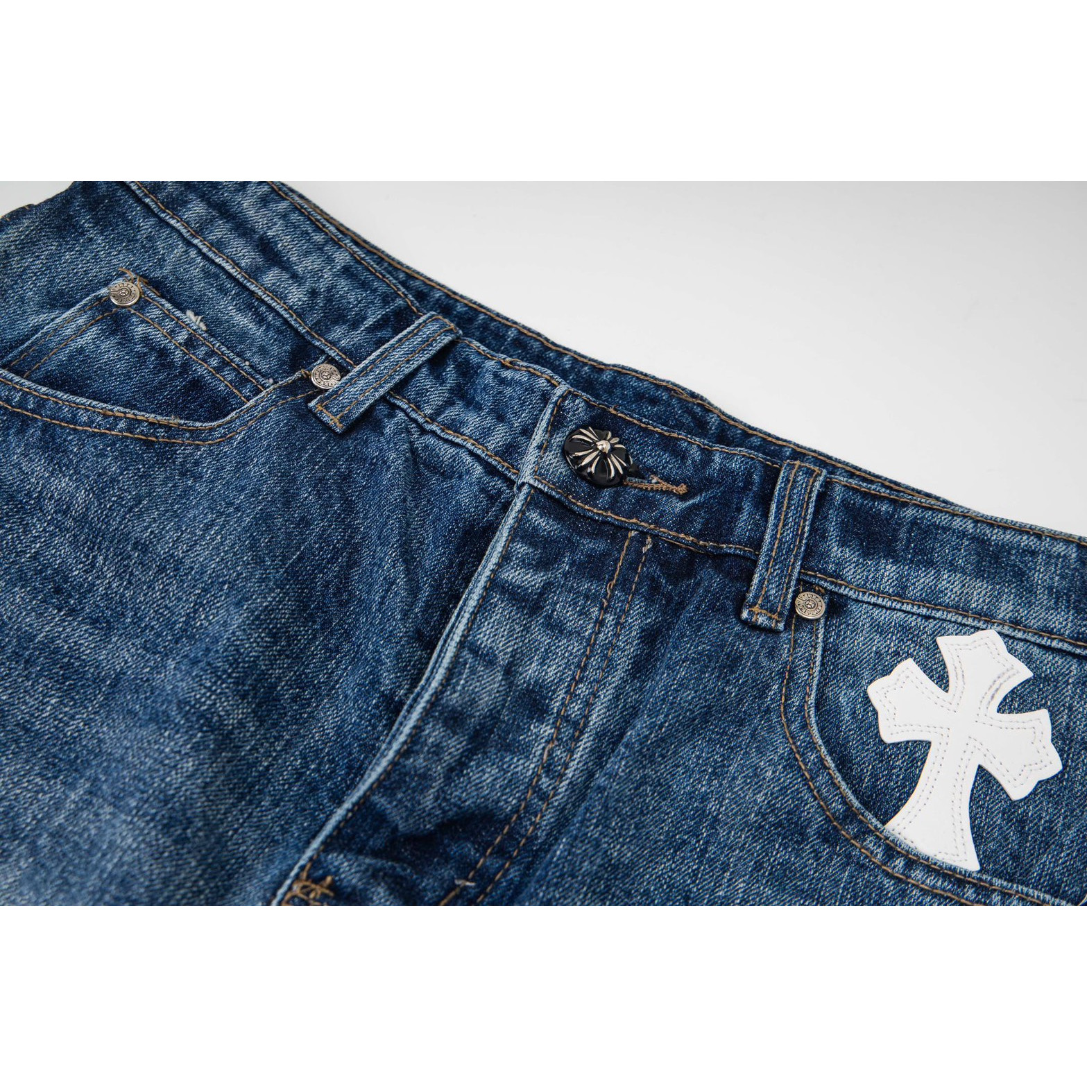 <p>CHROME HEARTS 蓝裤黑白多皮牛仔裤(1790#)</p>