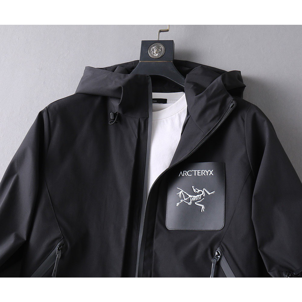 <p>Arc'teryx 新款男士夹克外套</p>