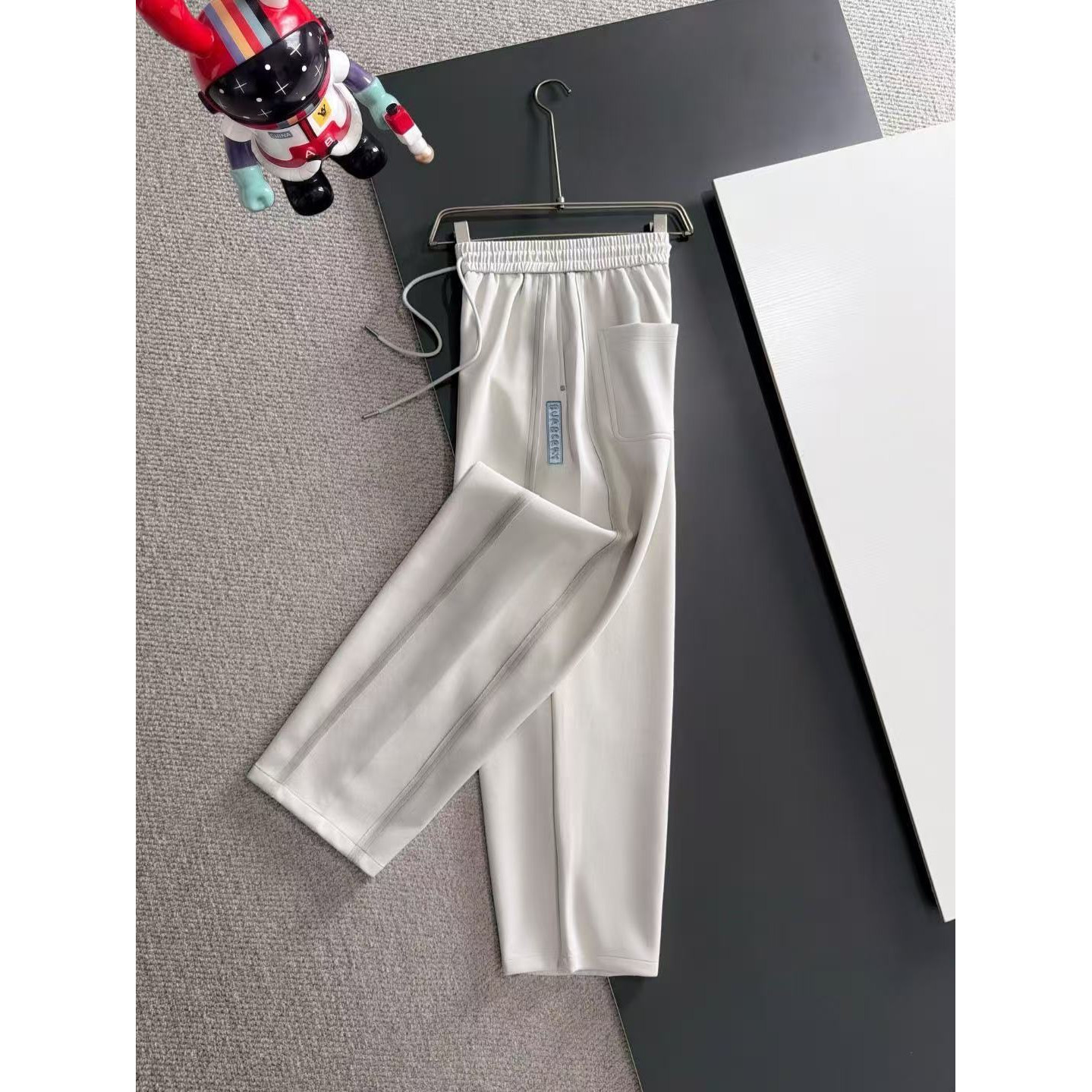 <p>BURBERRY 秋冬新款松紧带休闲裤(白)</p>