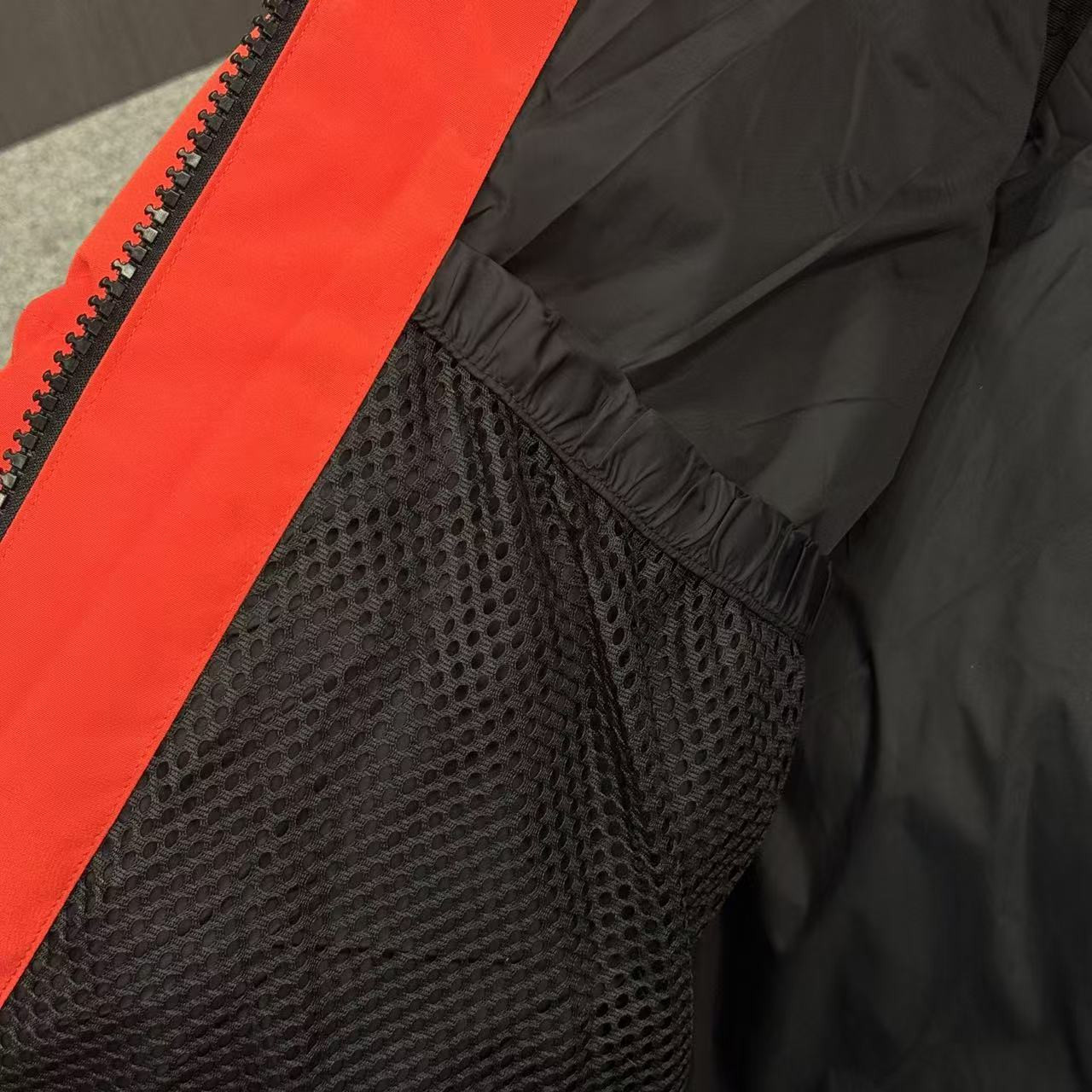<p>Canada Goose 可拆卸兜帽全長款羽绒服(橘紅)</p>
