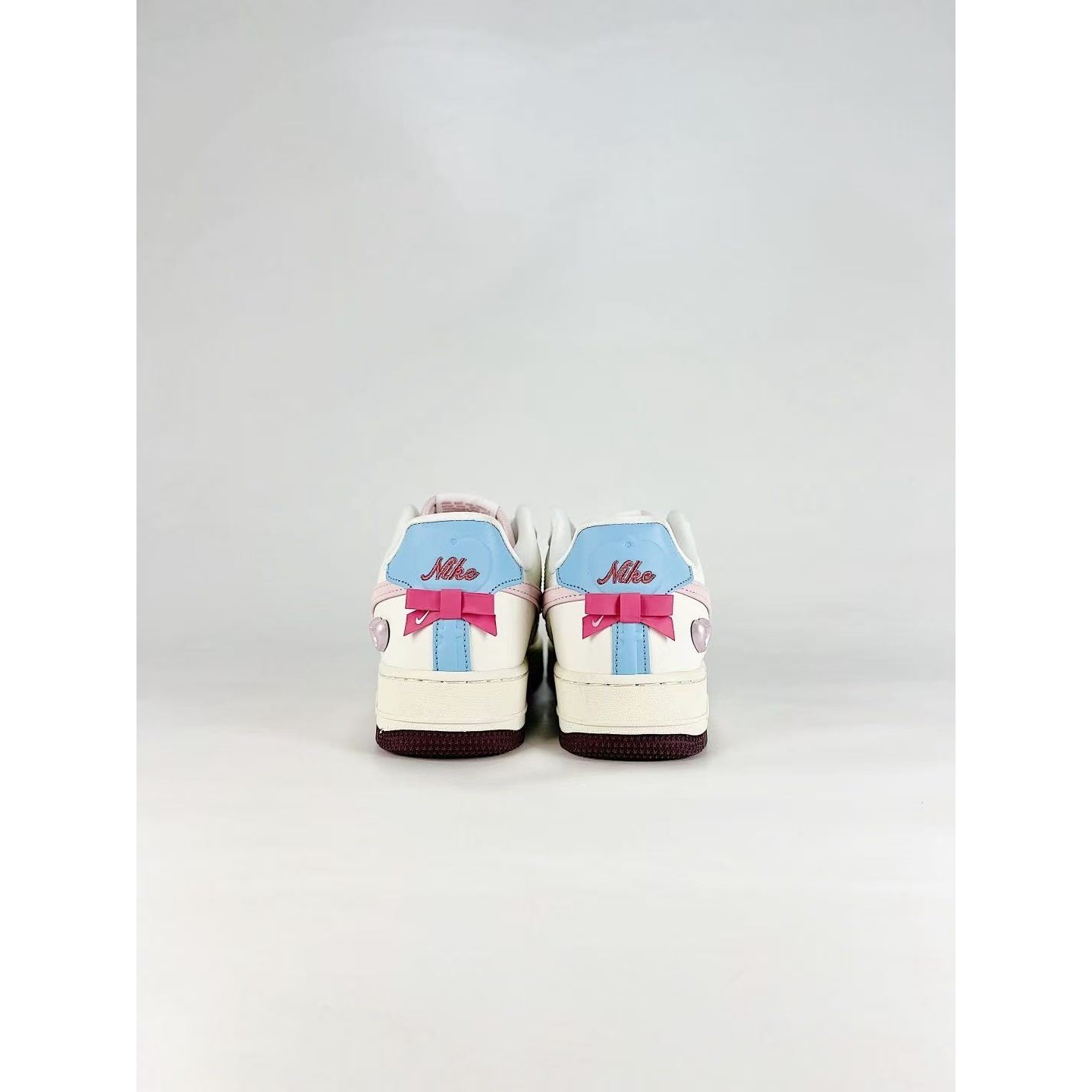 <p>Nike Air Force1 07 low&nbsp; (粉)</p>