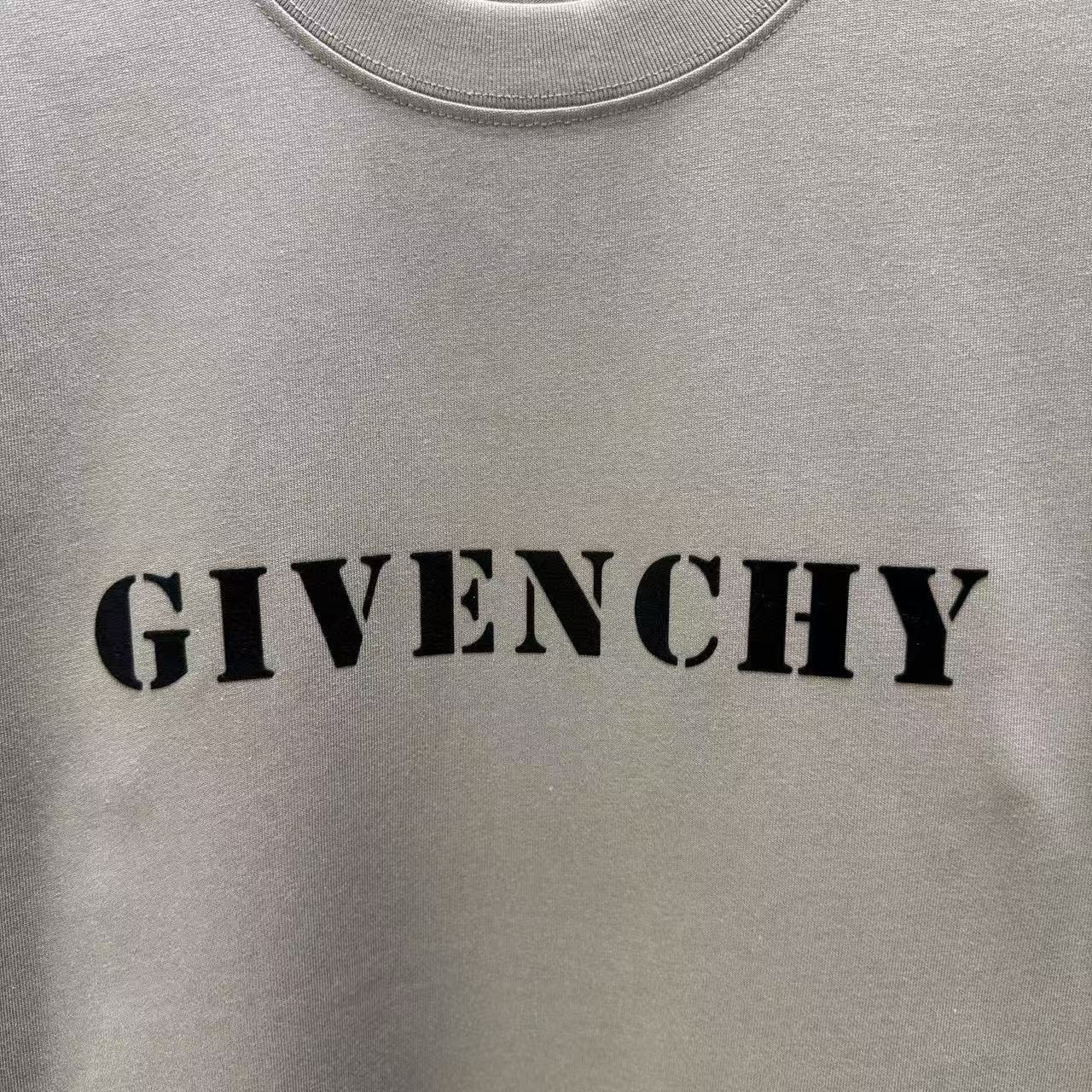 <p>Givenchy 短袖T恤(棕)</p>