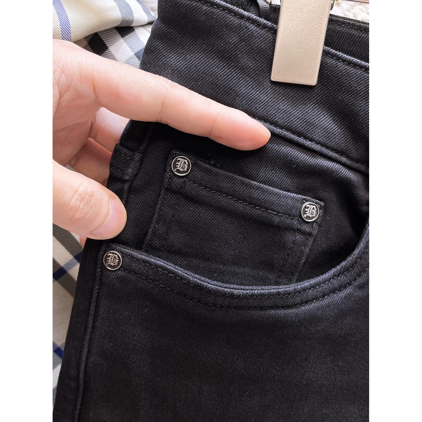 <p>CHROME HEARTS&nbsp;<span style="font-size:13px">高端牛仔裤(黑)</span></p>