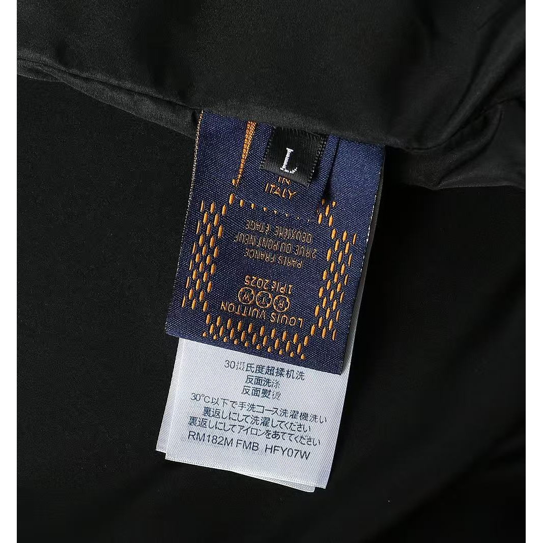 <p>LV 男士夹克外套(黑)</p>