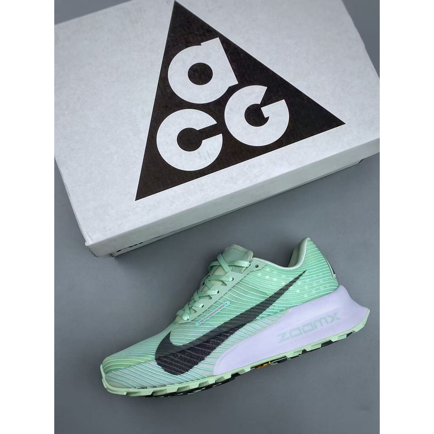 <p>Nike Zoomx ACG Ultrafly Trail&nbsp; 透气越野跑步鞋&nbsp;</p>